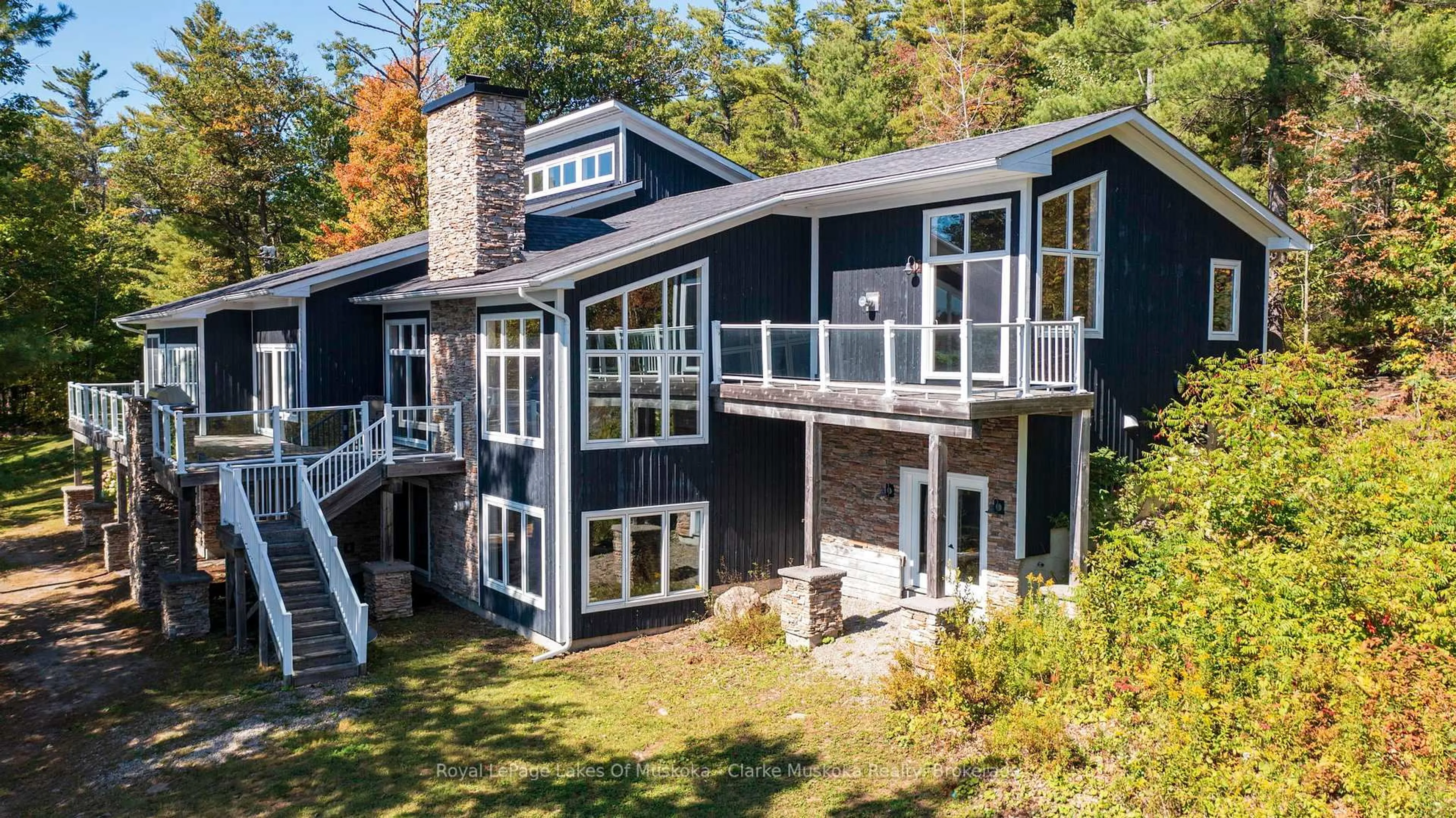 Home with vinyl exterior material, unknown for 1064 Road 3200 & 0 Parkers Point Road, Gravenhurst Ontario P1P 1R2