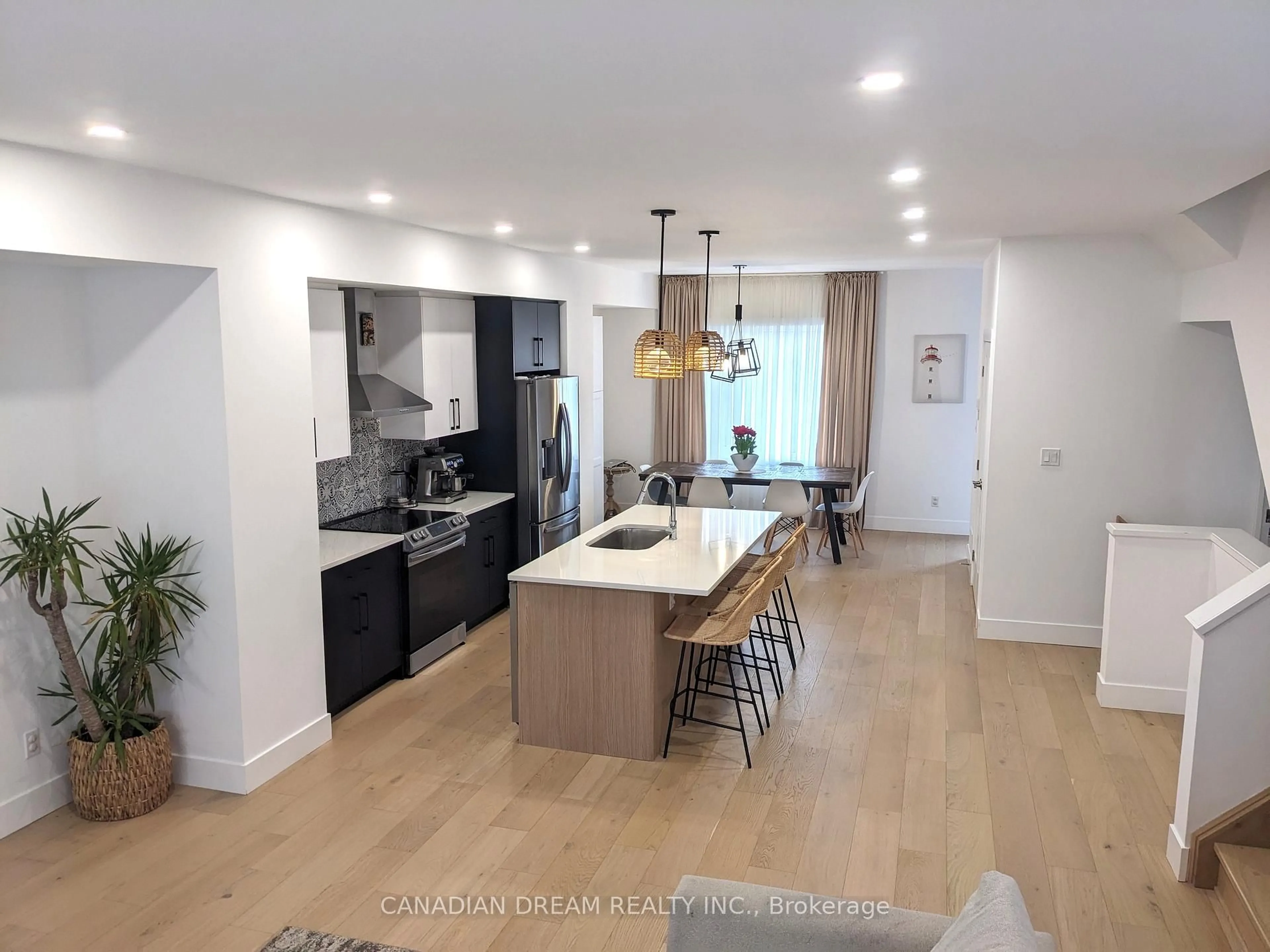 Open concept kitchen, unknown for 4226 Lismer Lane, London South Ontario N6L 0H7