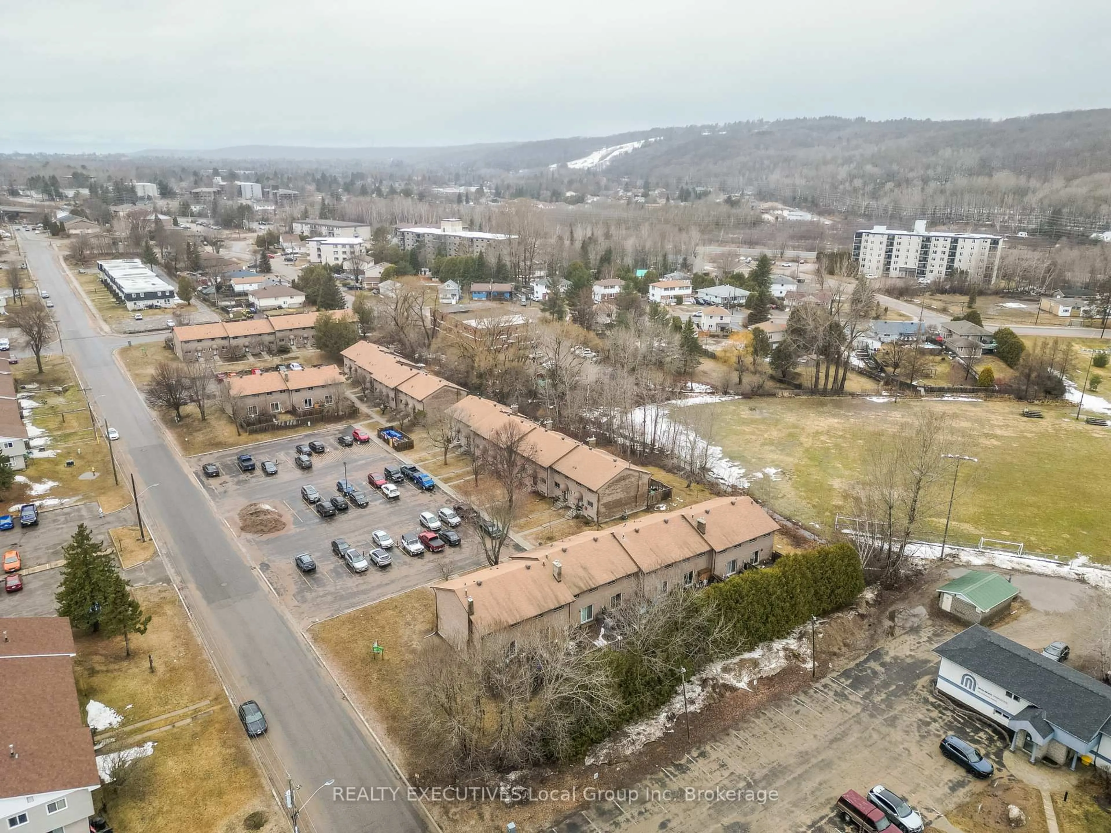 A pic from outside/outdoor area/front of a property/back of a property/a pic from drone, mountain view for 398 Wickstead Ave #36, North Bay Ontario P1A 3L8