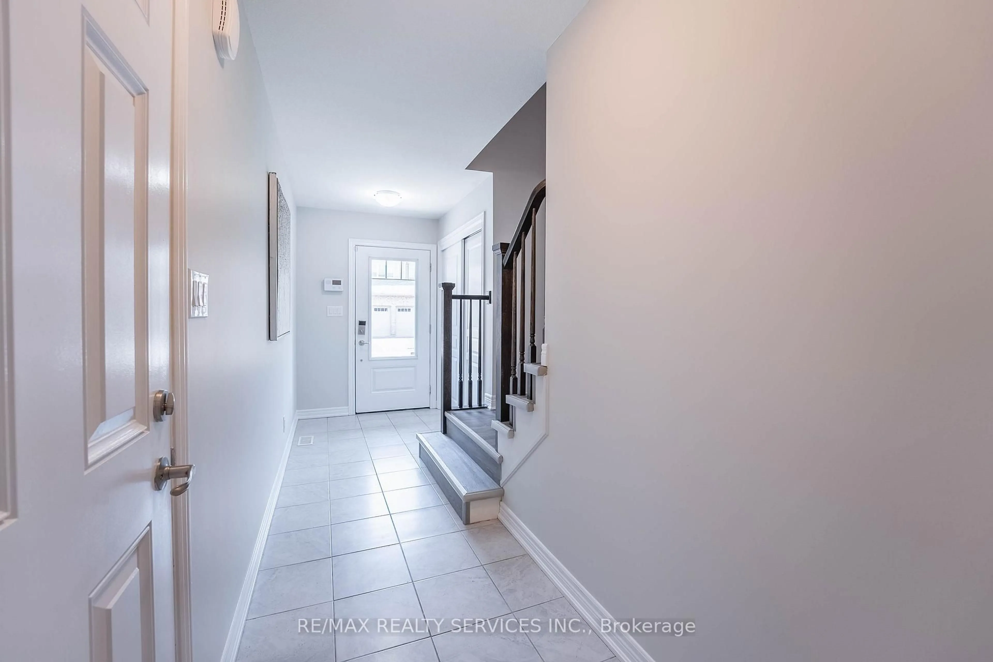 Indoor entryway for 7619 Green Vista Gate, Niagara Falls Ontario L2G 0A8