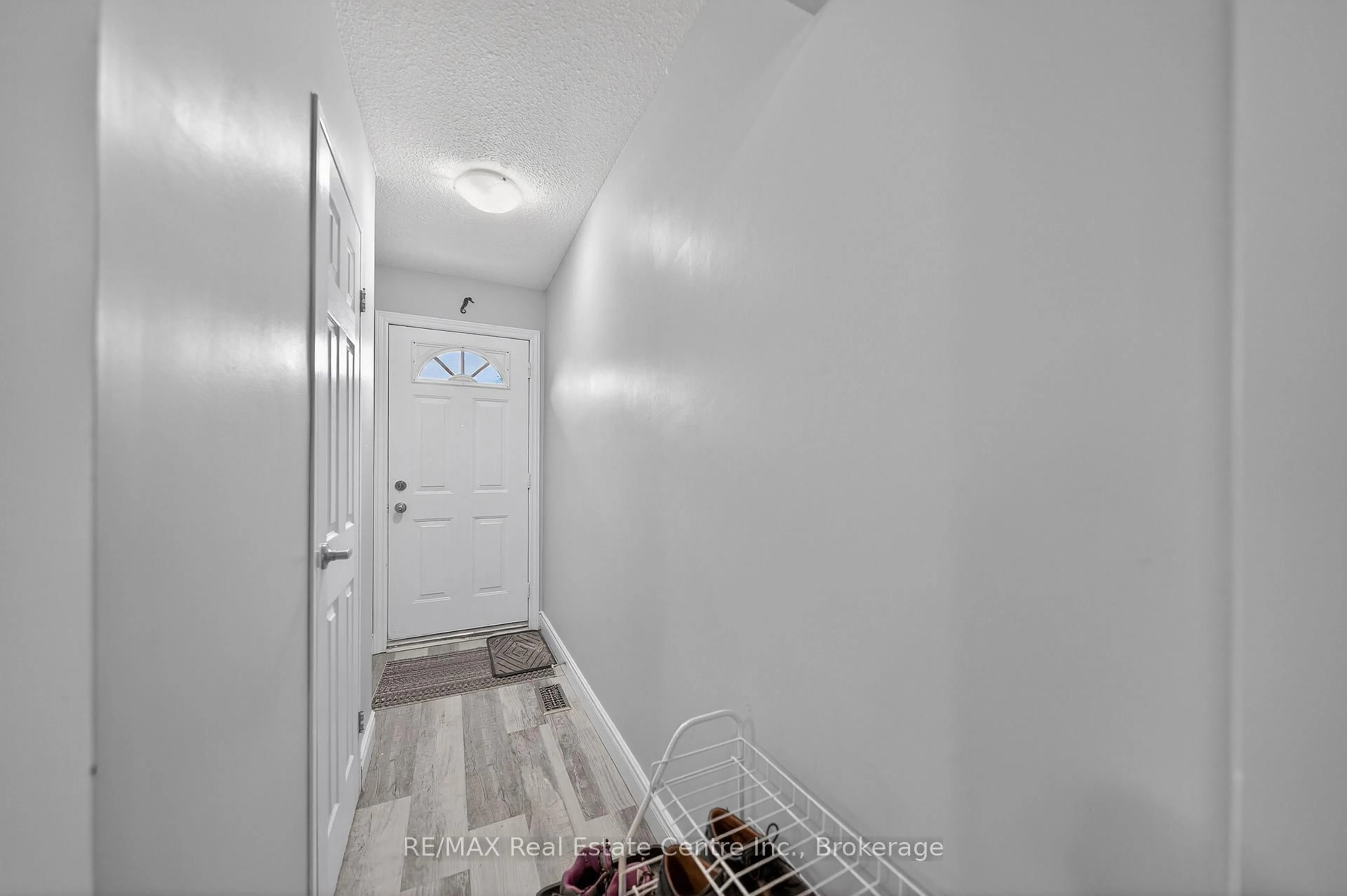Indoor entryway for 144 Jansen Ave #10, Kitchener Ontario N2A 2L7