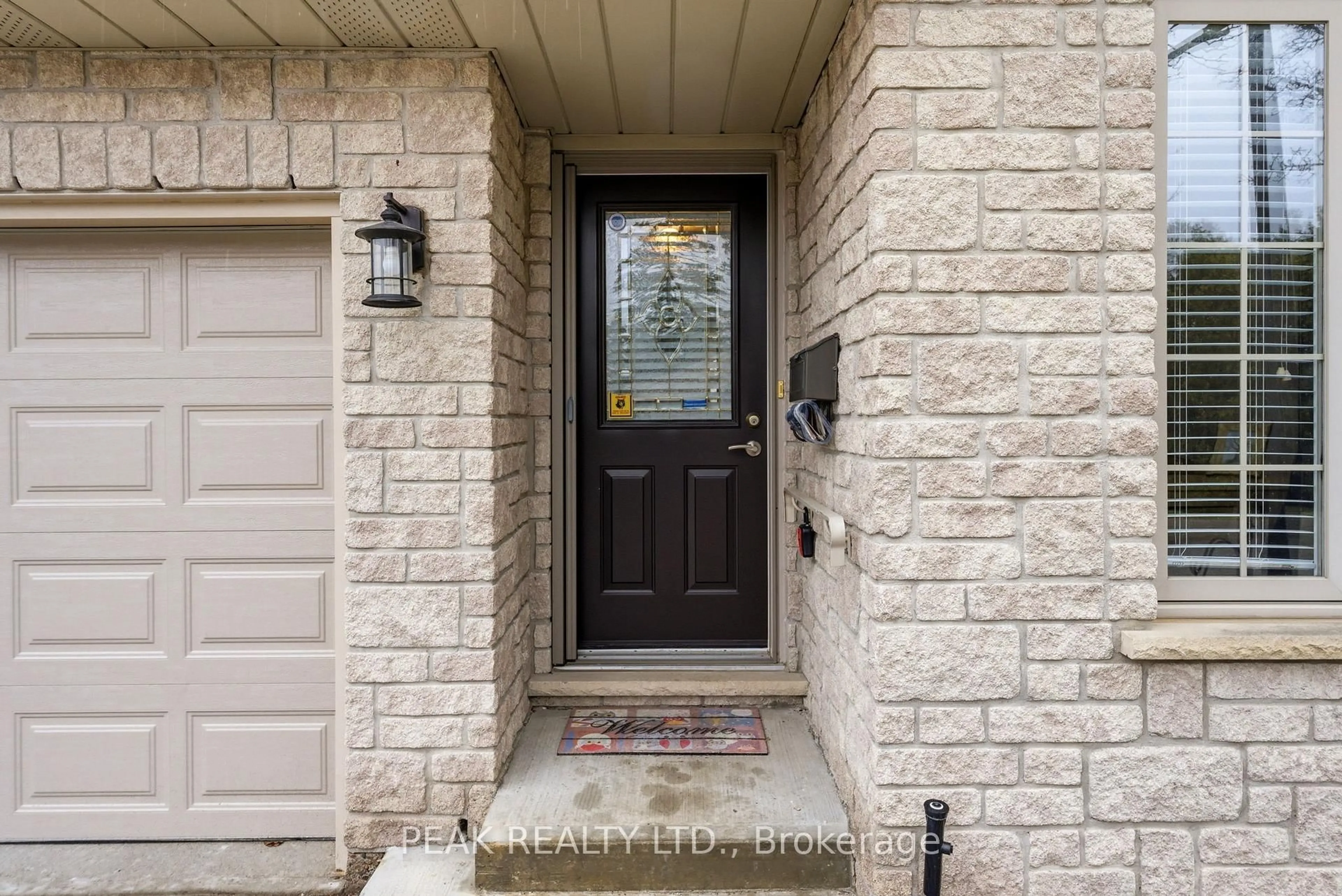 Indoor entryway for 73 Morton Ave #11, Brantford Ontario N3R 2N7