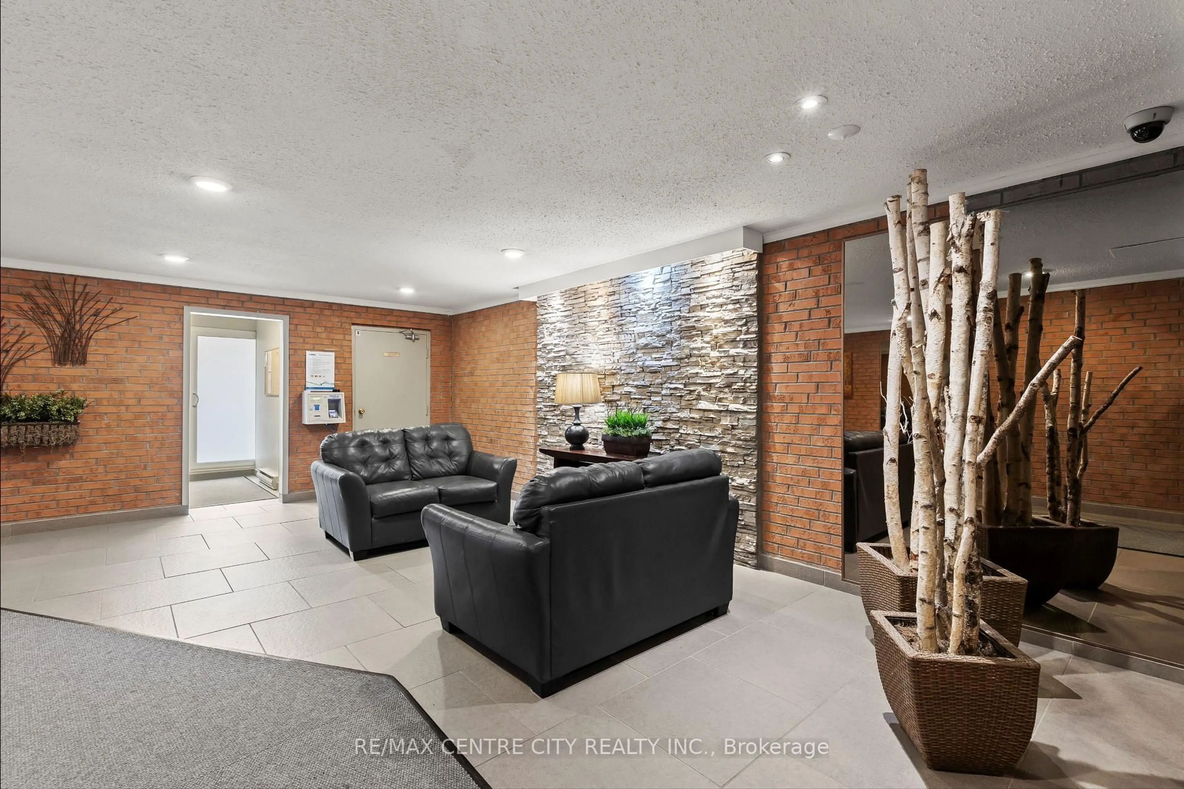 Lobby for 1100 Jalna Blvd #407, London South Ontario N6E 2M2