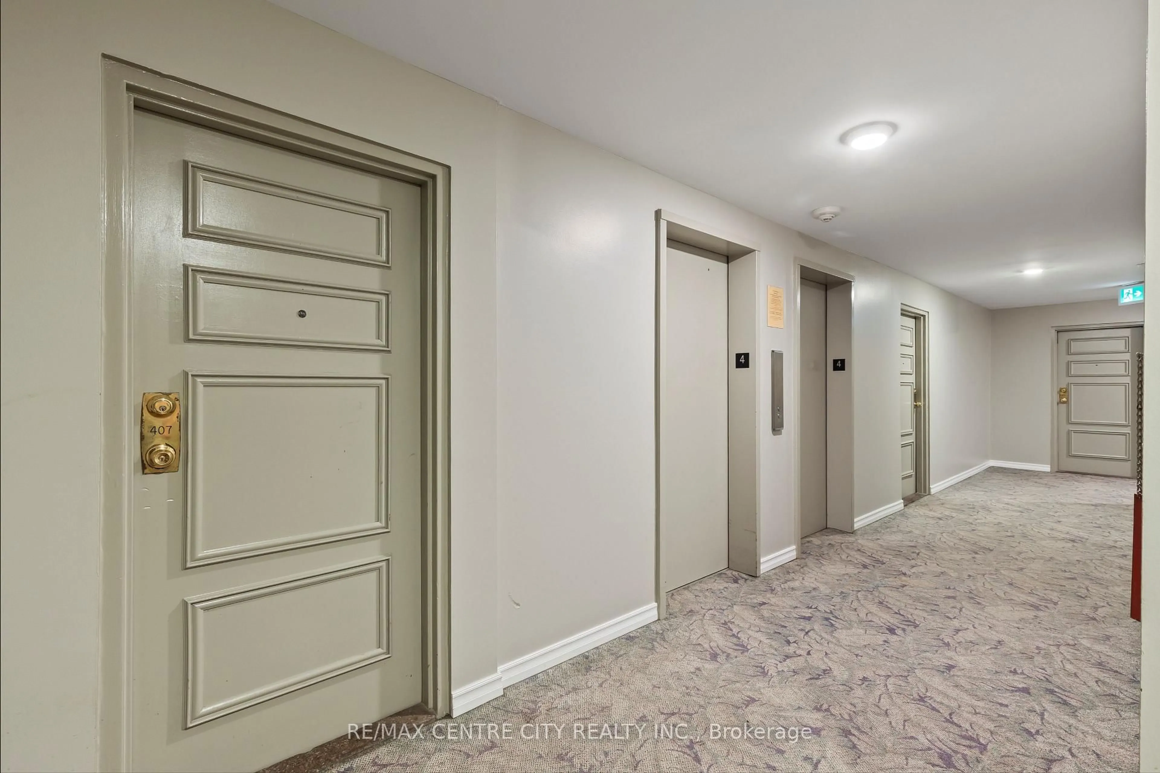 Indoor foyer for 1100 Jalna Blvd #407, London South Ontario N6E 2M2