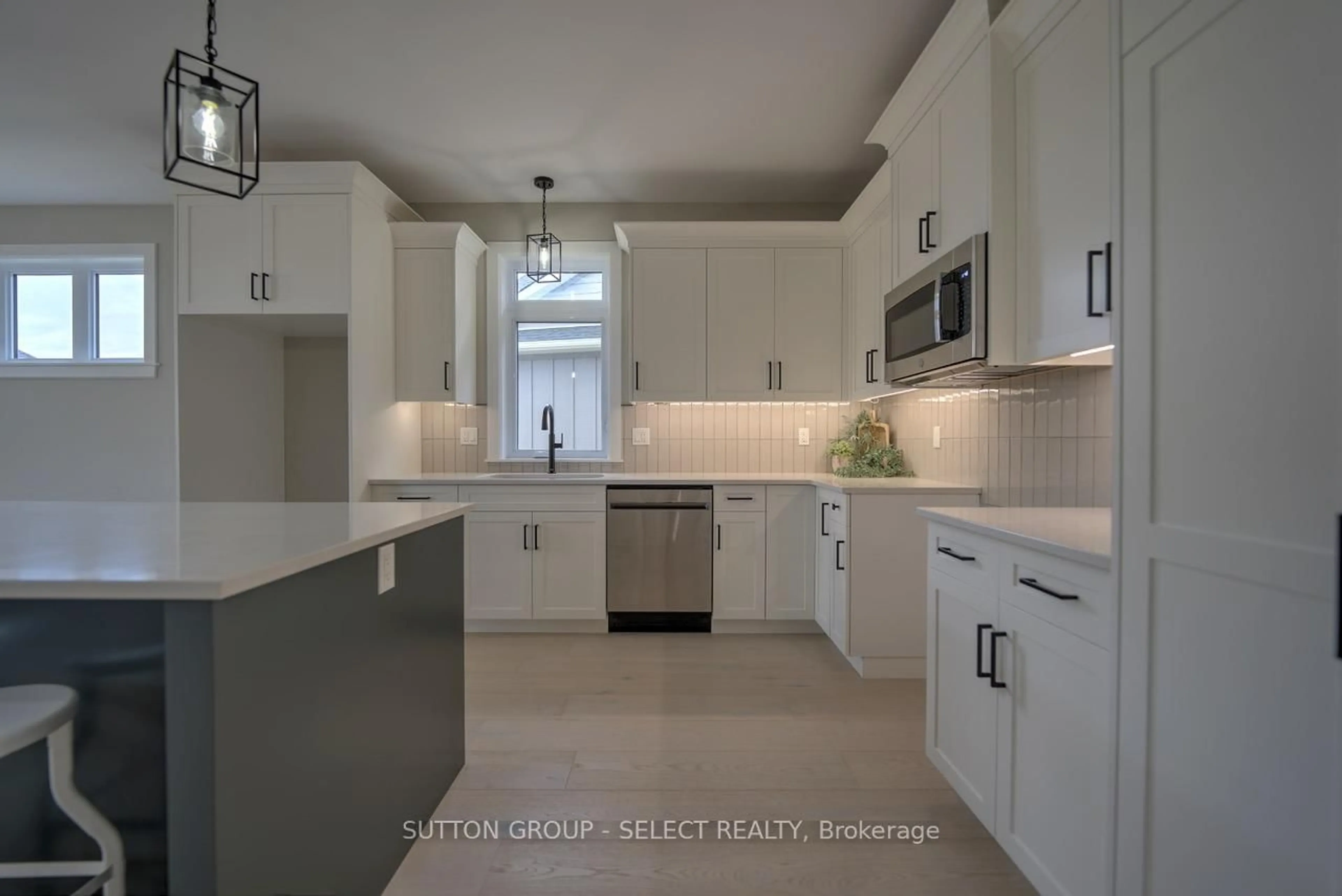 Open concept kitchen, ceramic/tile floor for 15 Lois Crt, Lambton Shores Ontario N0M 1T0