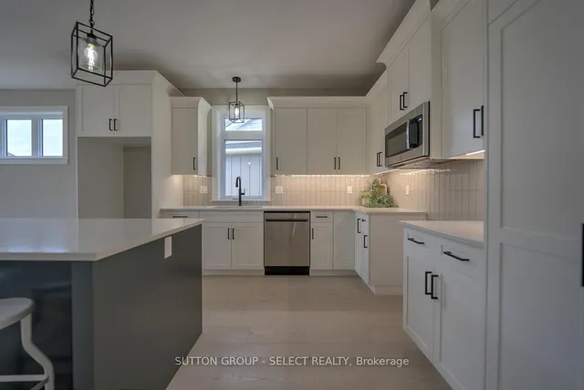 15 Lois Crt, Lambton Shores 4
