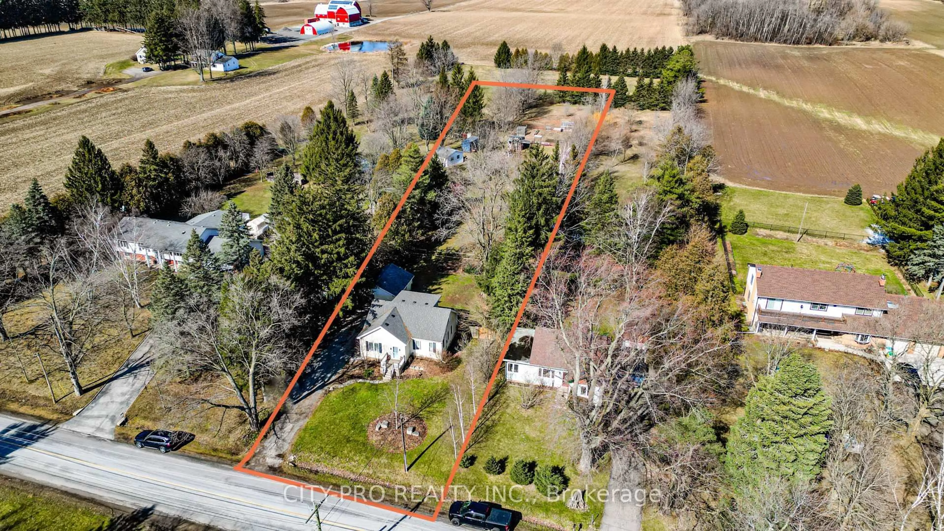 A pic from outside/outdoor area/front of a property/back of a property/a pic from drone, street for 443 5th Concession Rd, Hamilton Ontario L0R 2H2