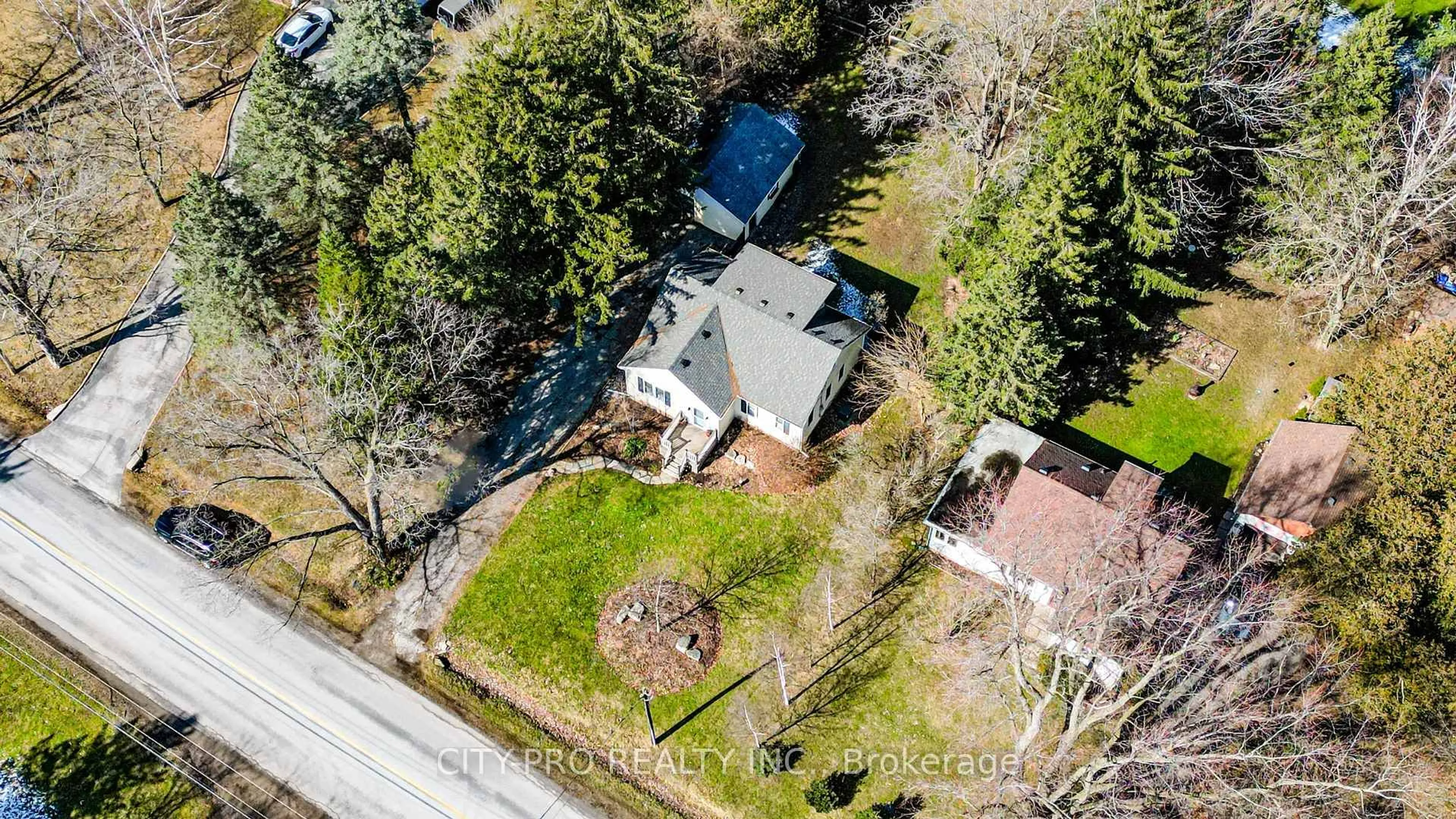 A pic from outside/outdoor area/front of a property/back of a property/a pic from drone, street for 443 5th Concession Rd, Hamilton Ontario L0R 2H2