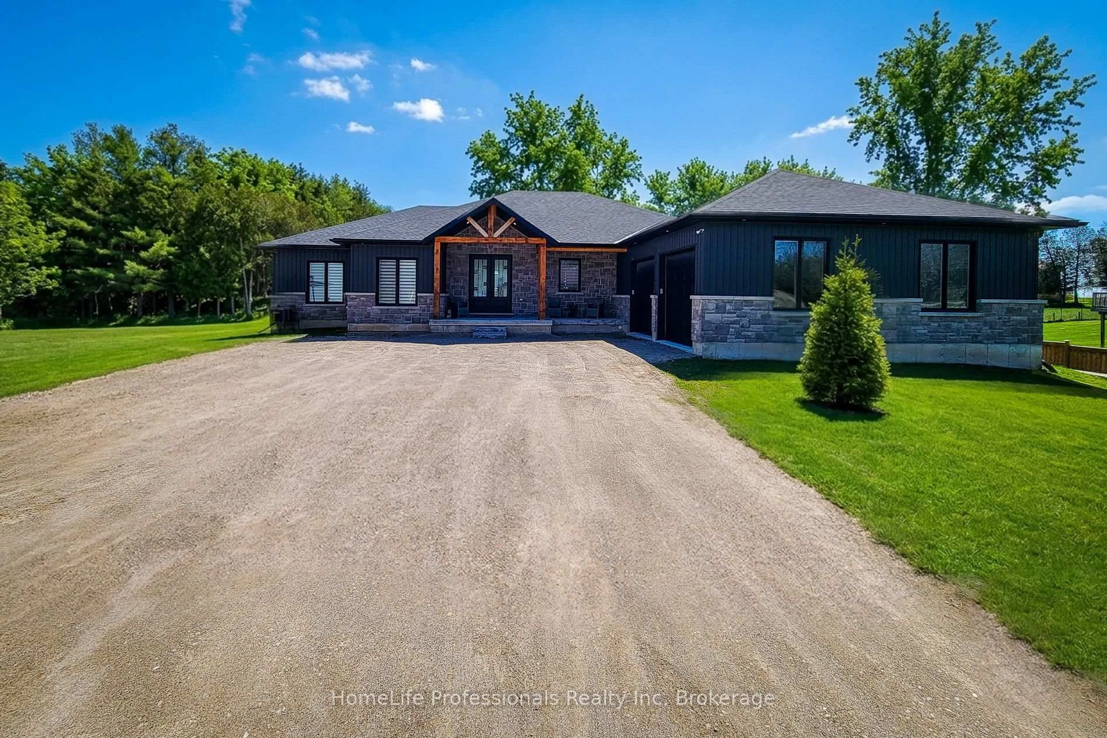 A pic from outside/outdoor area/front of a property/back of a property/a pic from drone, unknown for 1266 Colborne St, Brantford Ontario N3T 0M6