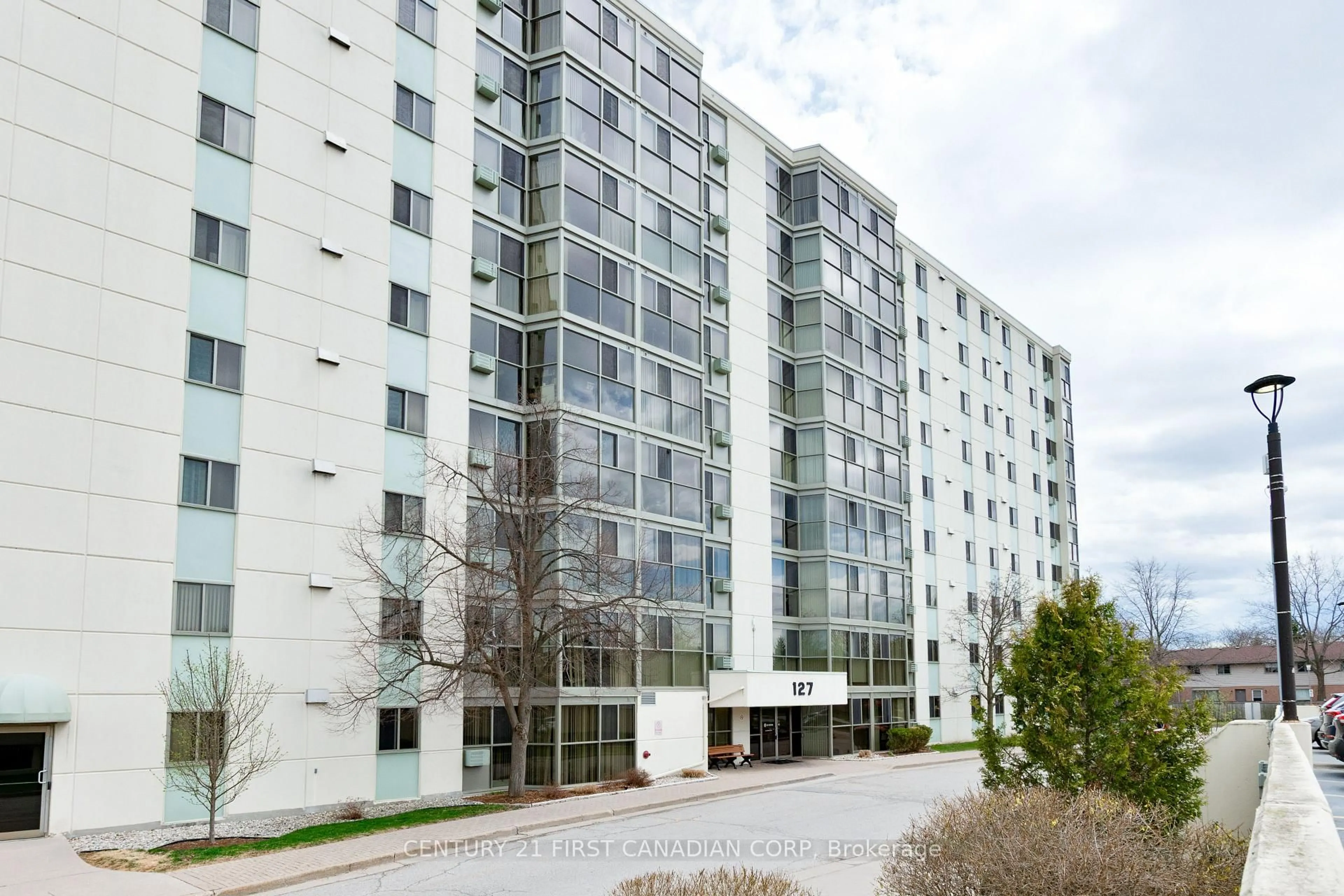 Indoor foyer for 127 Belmont Dr #801, London South Ontario N6J 4J7