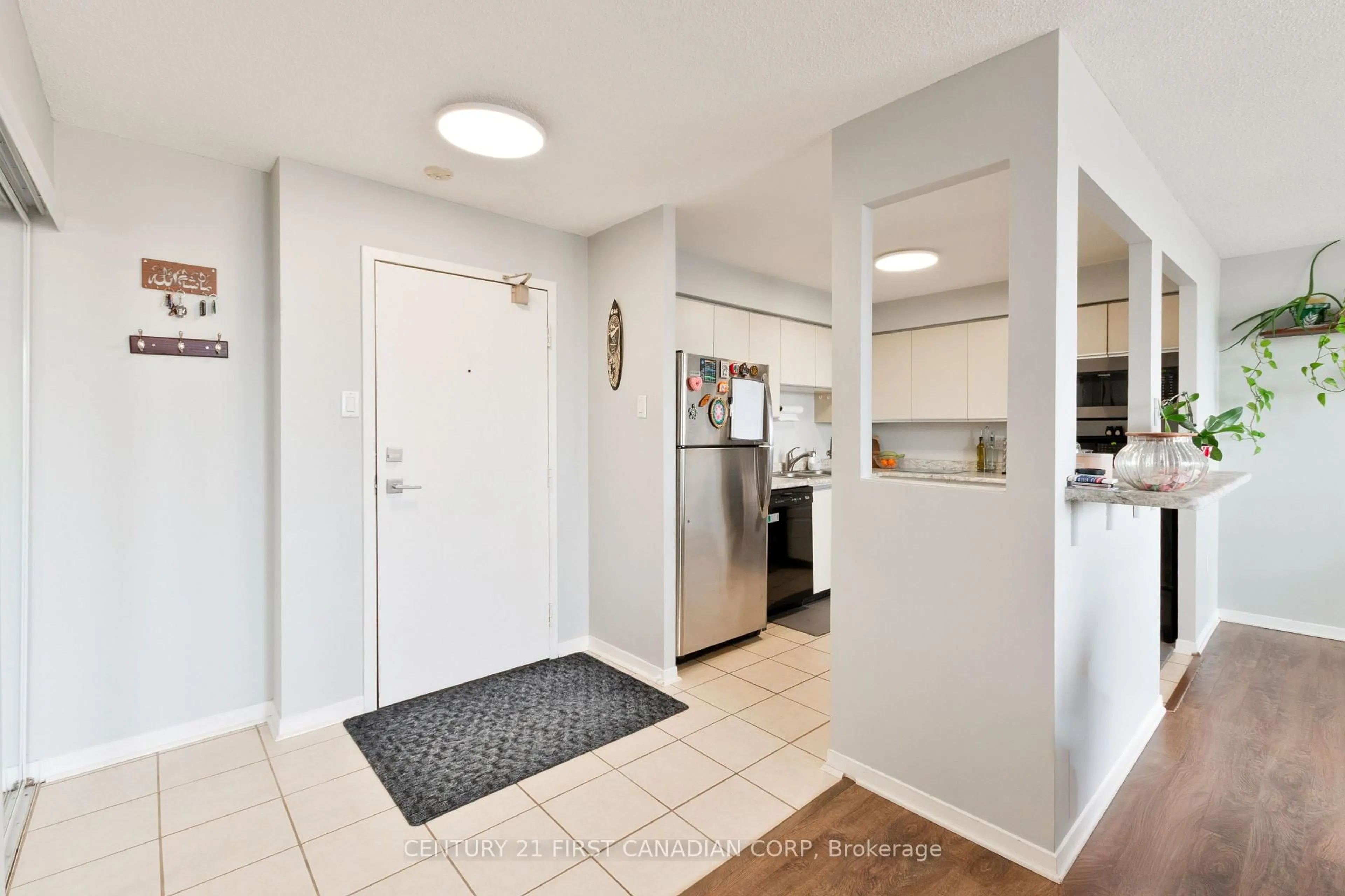 Indoor entryway for 127 Belmont Dr #801, London South Ontario N6J 4J7