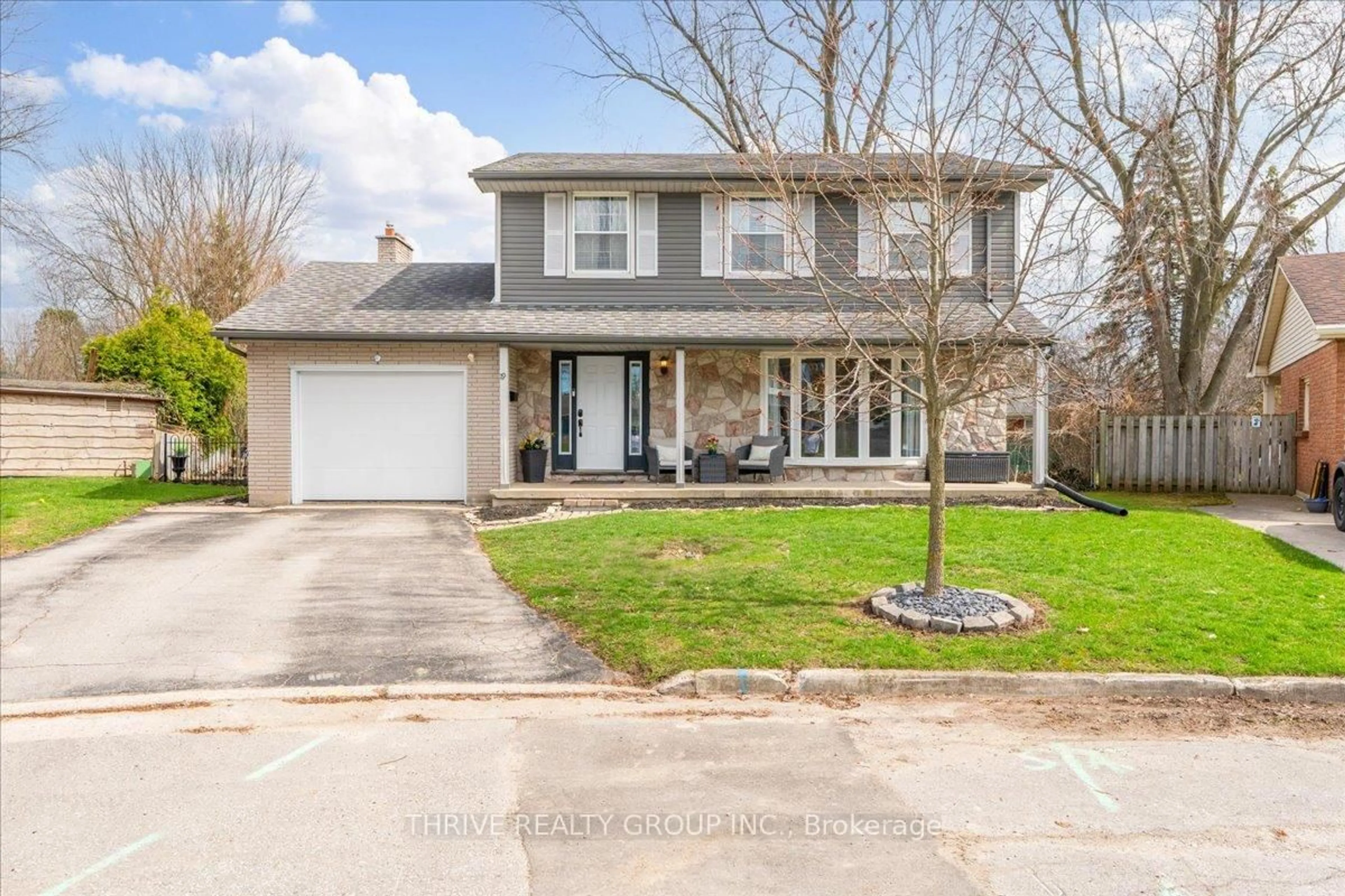 Home with vinyl exterior material, street for 19 Kendall Crt, London North Ontario N5X 1E4