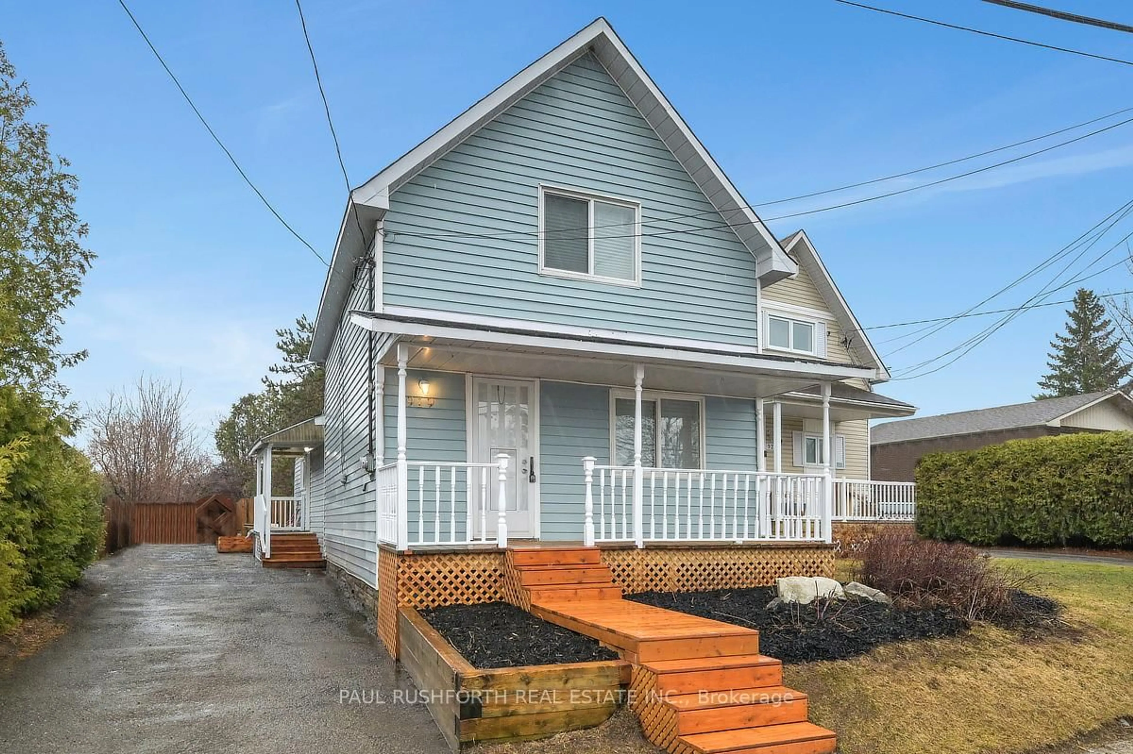 Home with vinyl exterior material, street for 919 Laurier St, Clarence-Rockland Ontario K4K 1E3