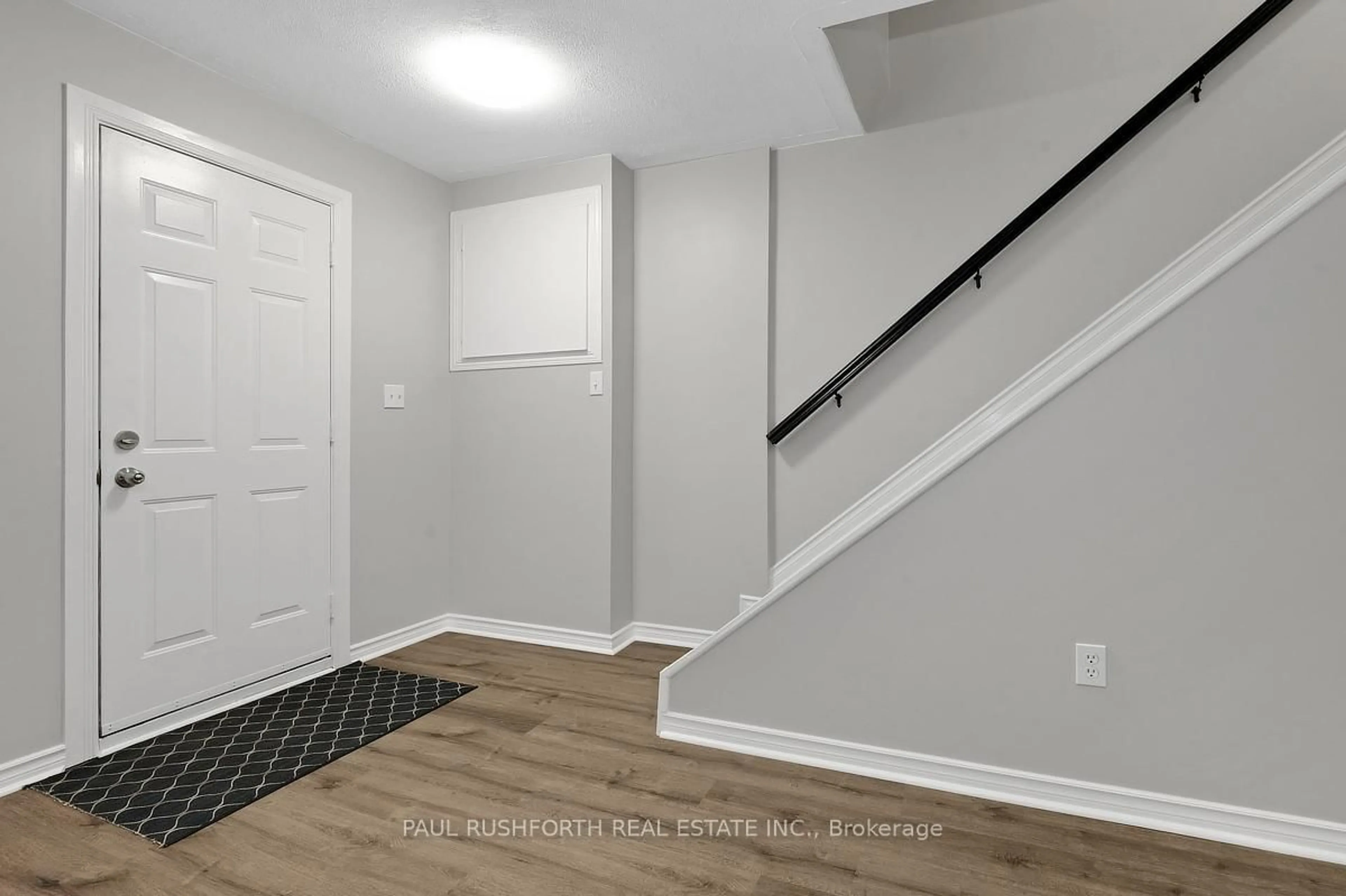 Indoor entryway for 919 Laurier St, Clarence-Rockland Ontario K4K 1E3