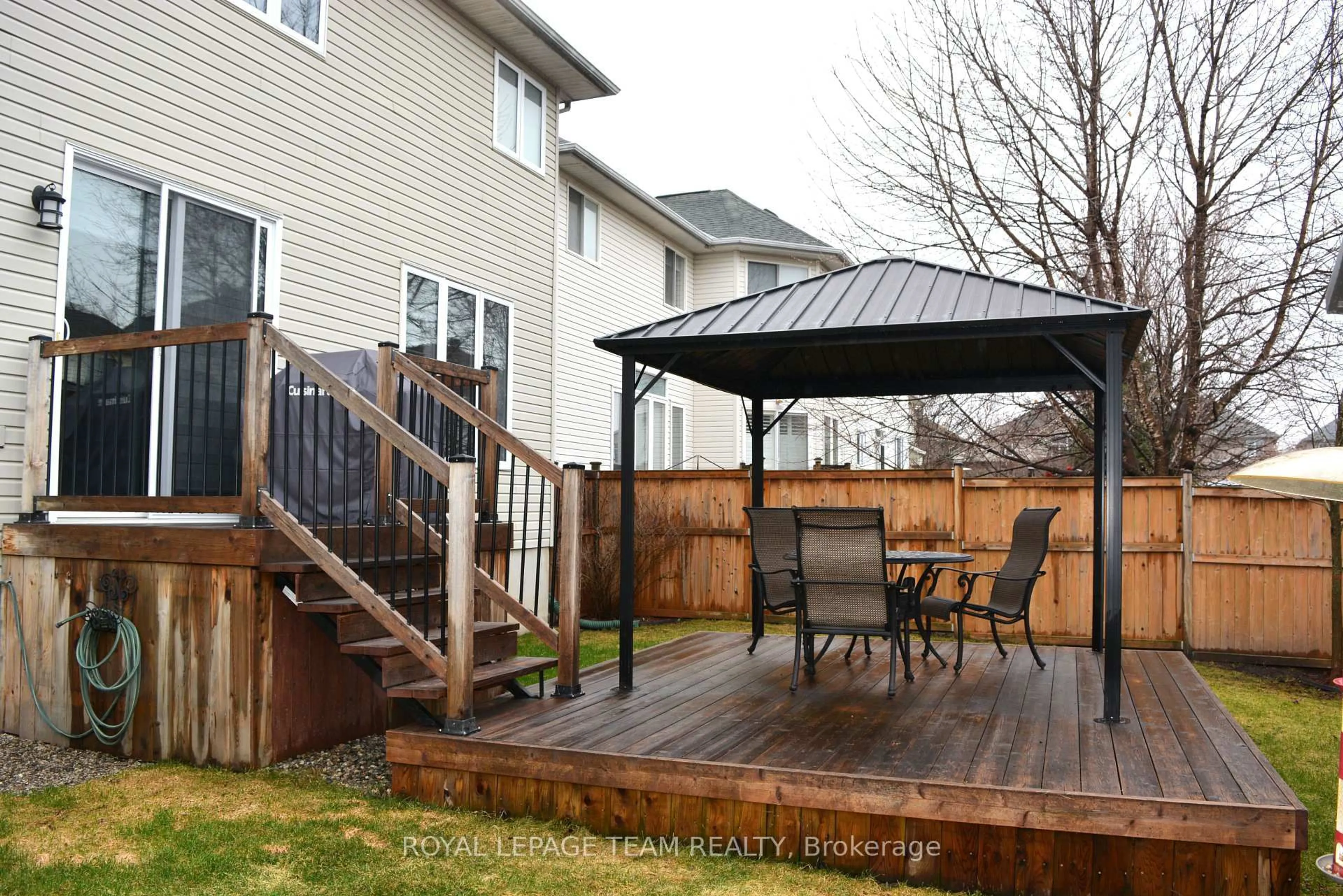 Patio, unknown for 8 Thunderbird Cres, Kanata Ontario K2M 2V7