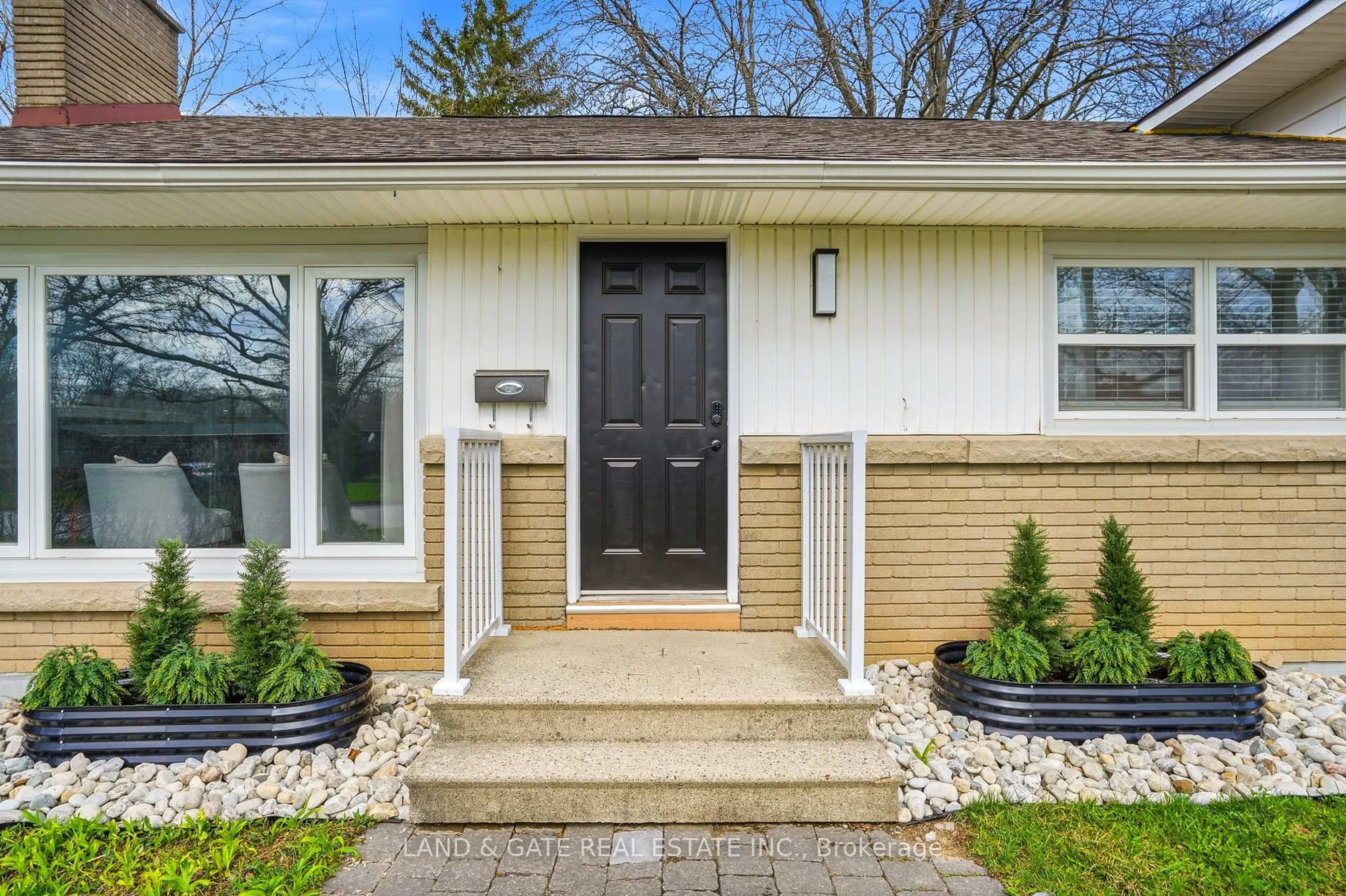 Unknown for 103 Village Rd, St. Catharines Ontario L2T 3C3