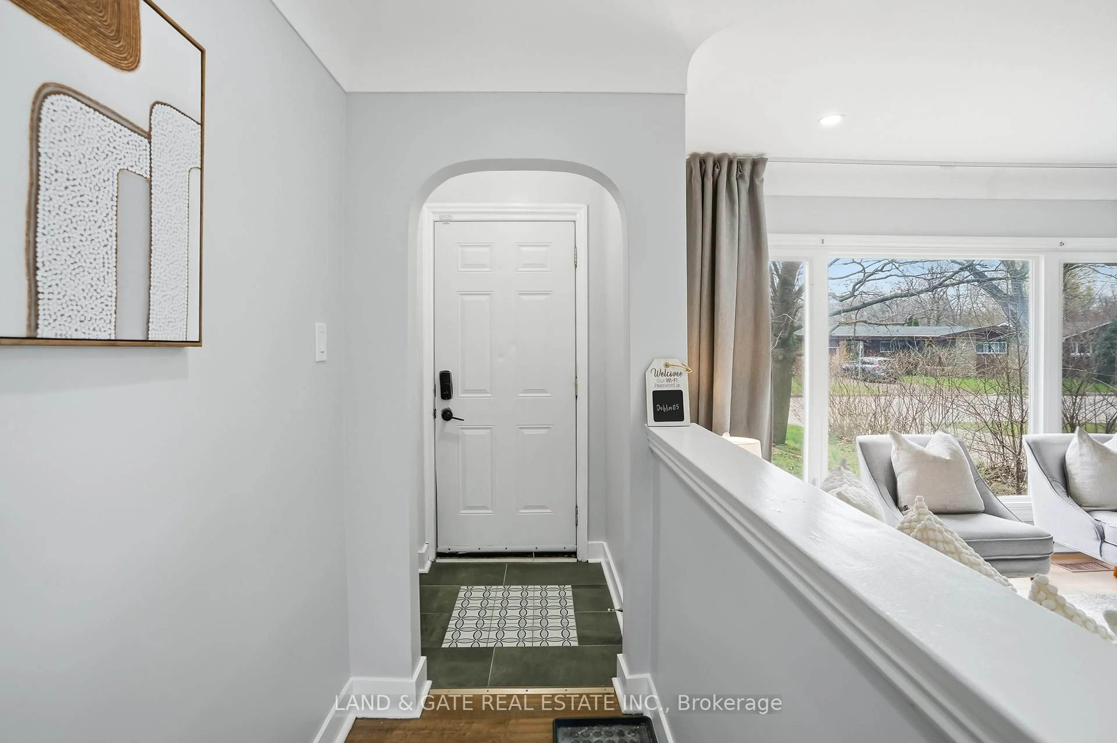 Indoor entryway for 103 Village Rd, St. Catharines Ontario L2T 3C3