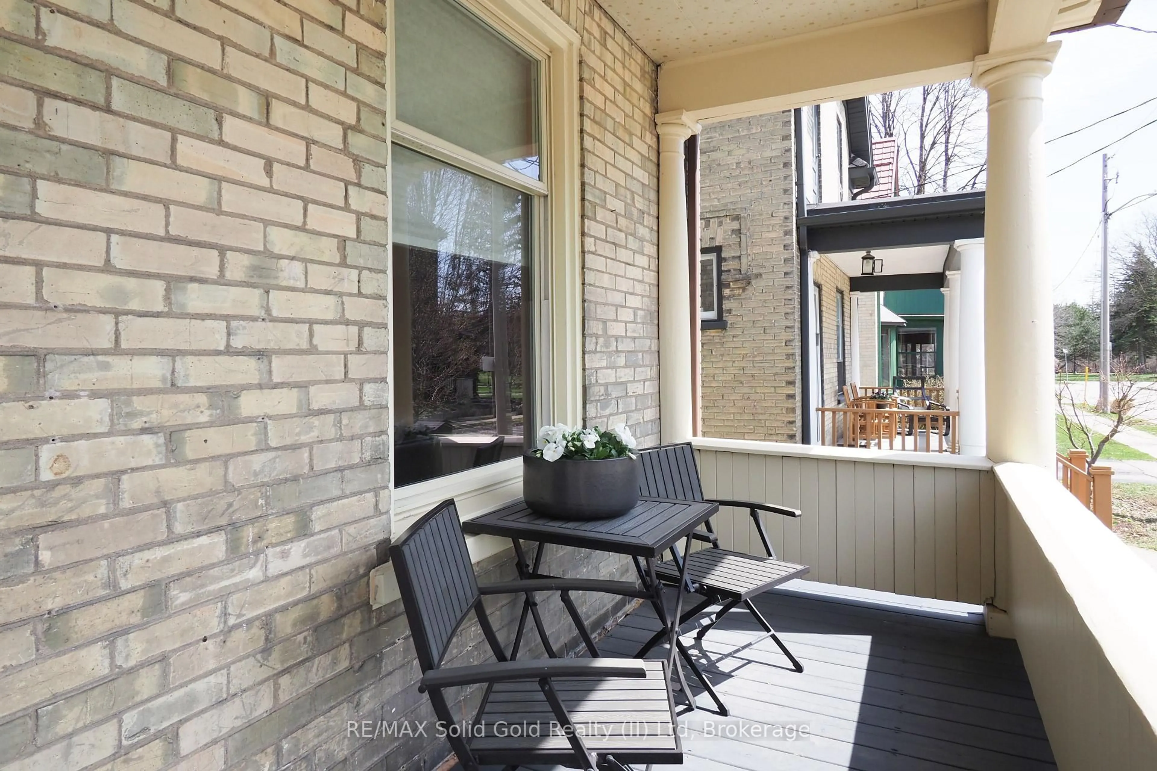 Patio, street for 18 Theresa St, Kitchener Ontario N2G 1M1