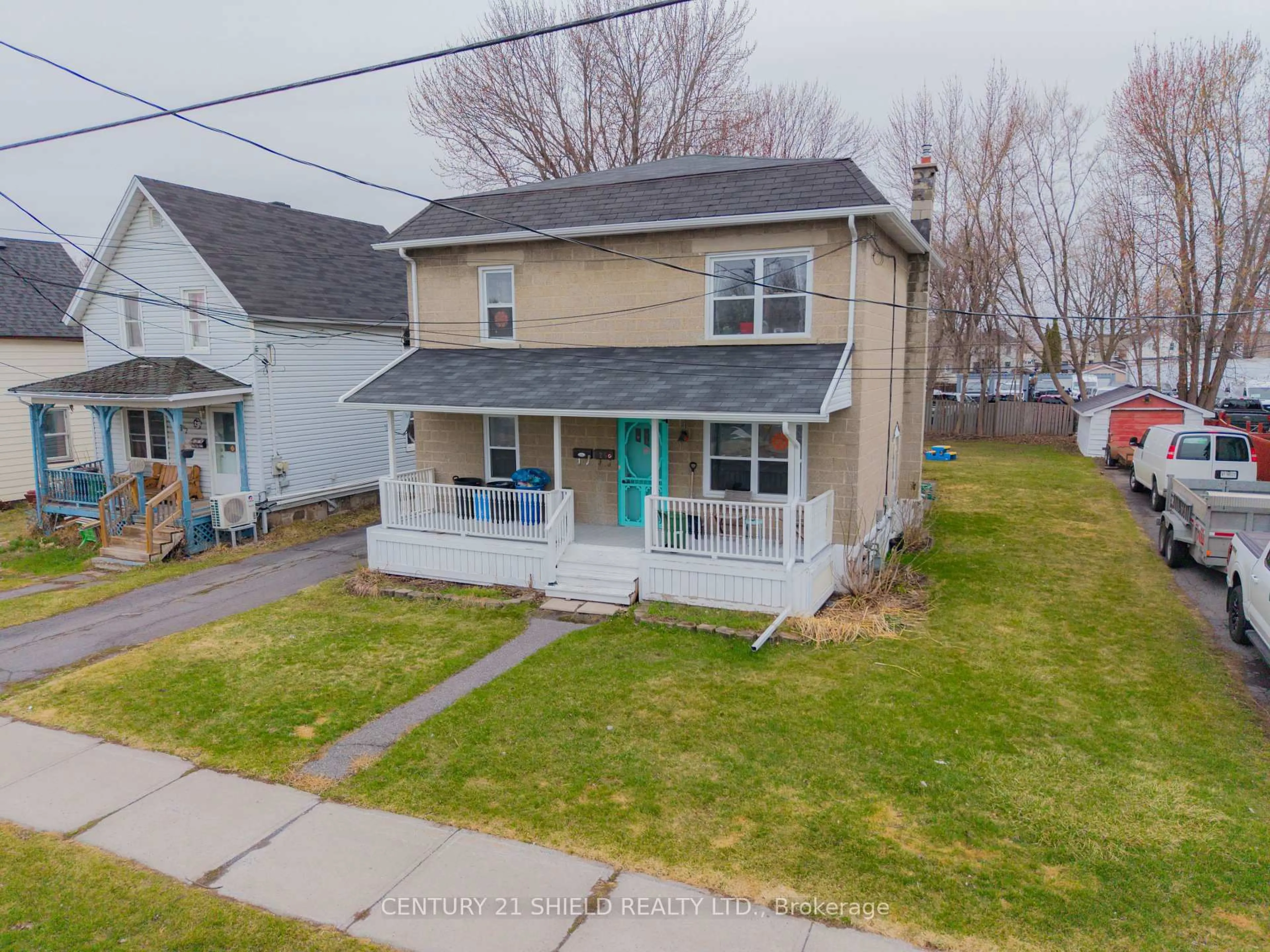 A pic from outside/outdoor area/front of a property/back of a property/a pic from drone, street for 25 Seventh St, Cornwall Ontario K6J 2X8
