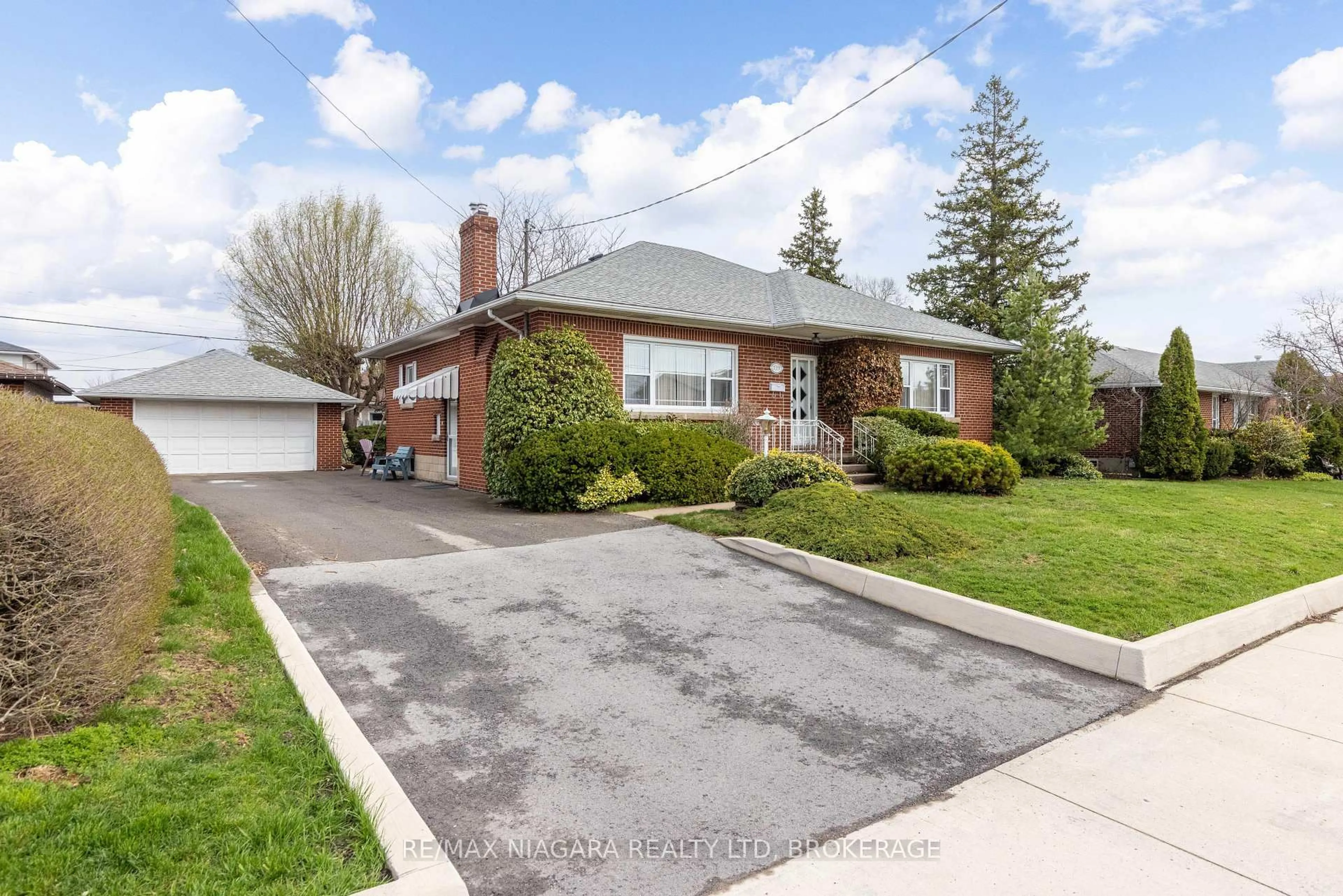 Home with brick exterior material, street for 129 Idylewylde St, Fort Erie Ontario L2A 2L2