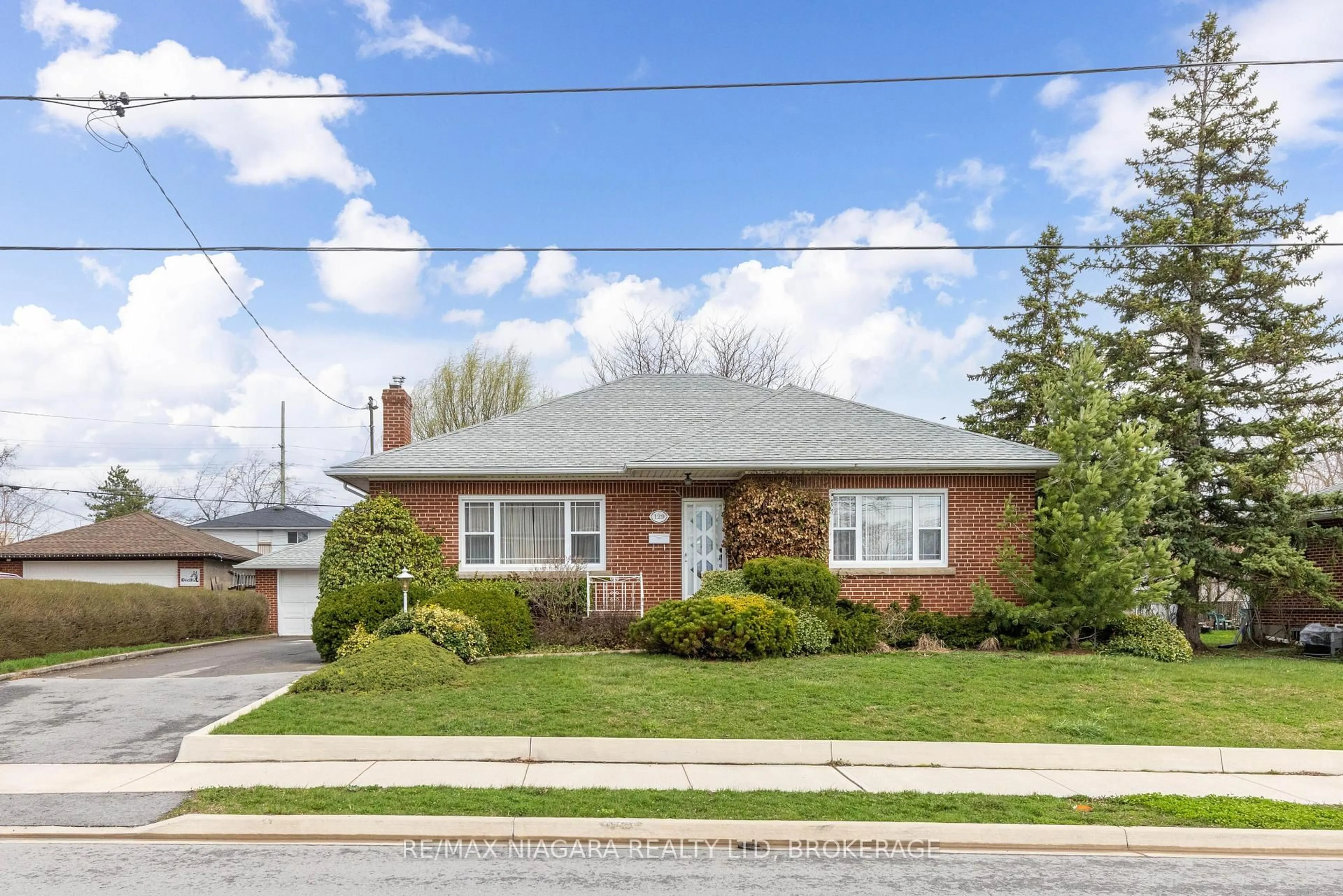 Home with brick exterior material, street for 129 Idylewylde St, Fort Erie Ontario L2A 2L2