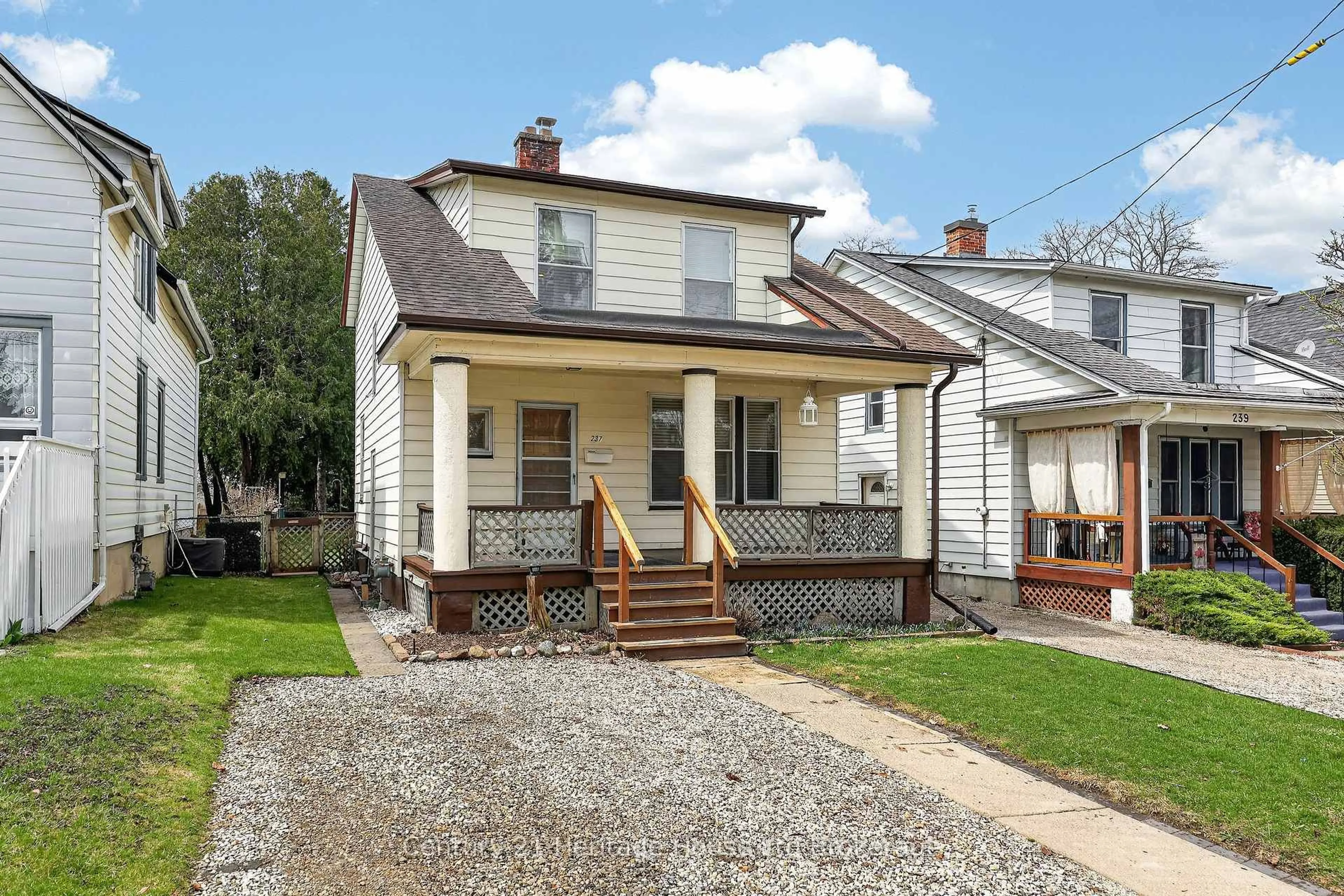 Home with vinyl exterior material, street for 237 Delatre St, Woodstock Ontario N4S 6C6