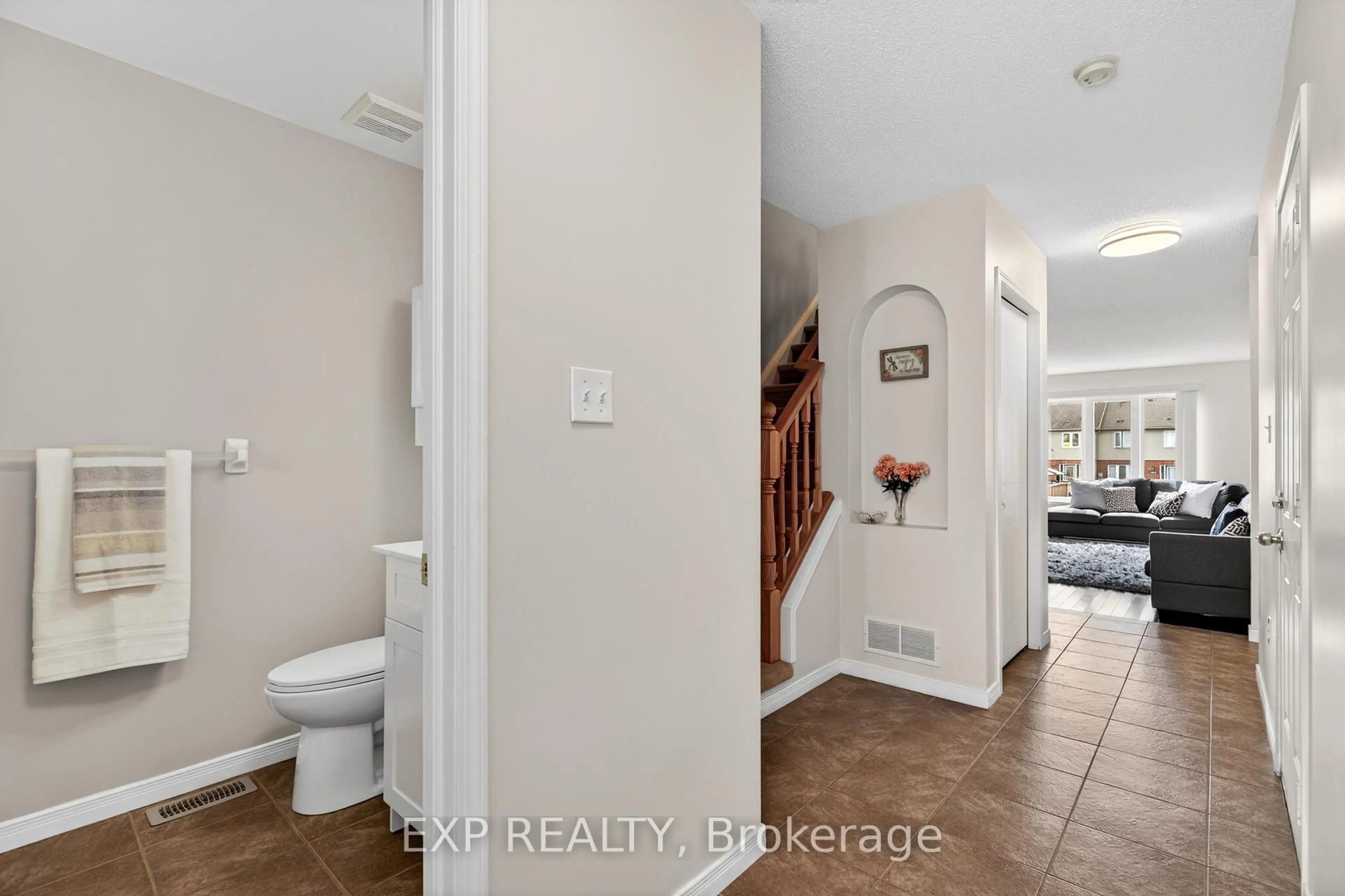 Indoor entryway for 42 Schiedel Dr, Guelph Ontario N1E 7M3