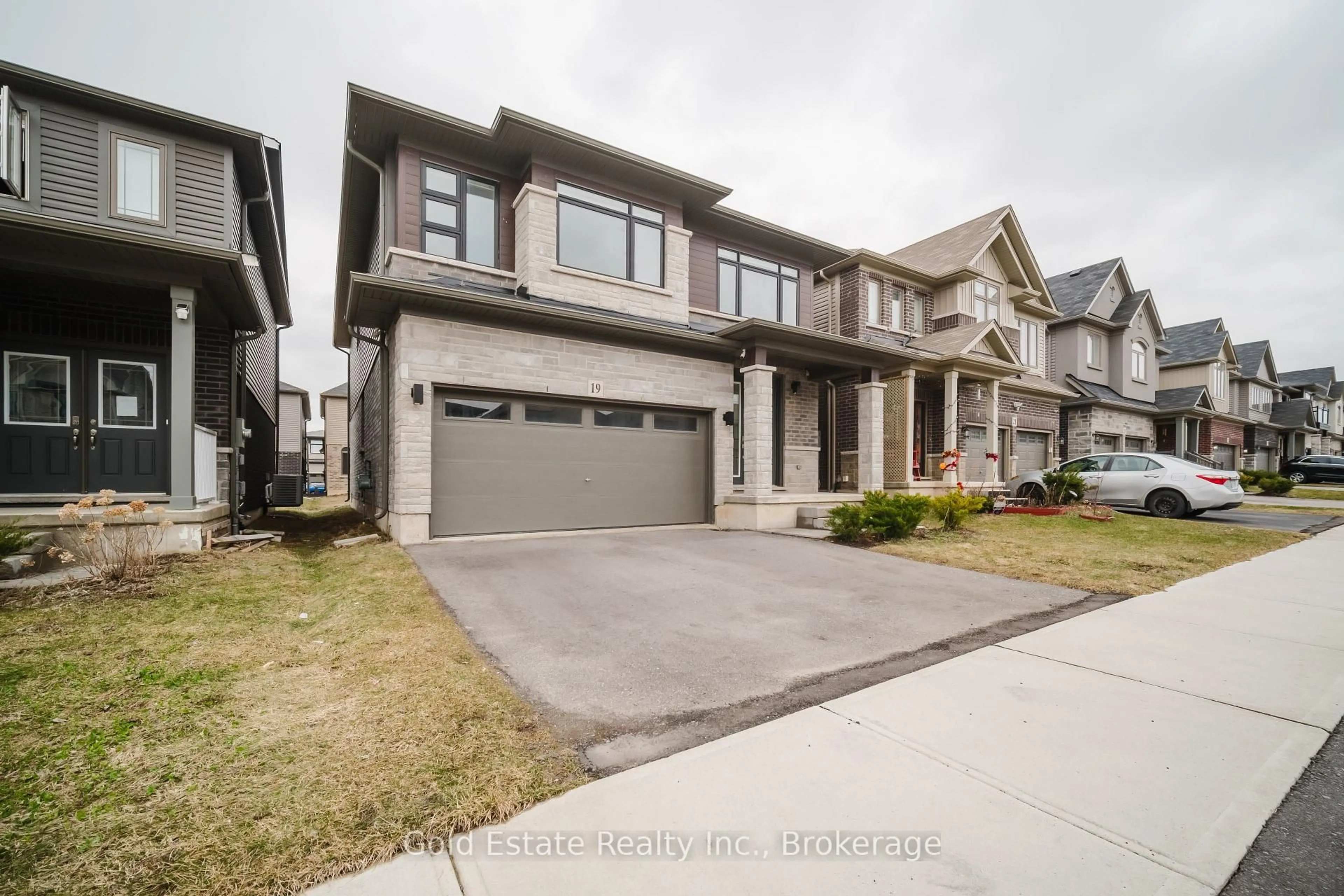 Unknown for 19 Mclaren Ave, Brantford Ontario N3T 0T4