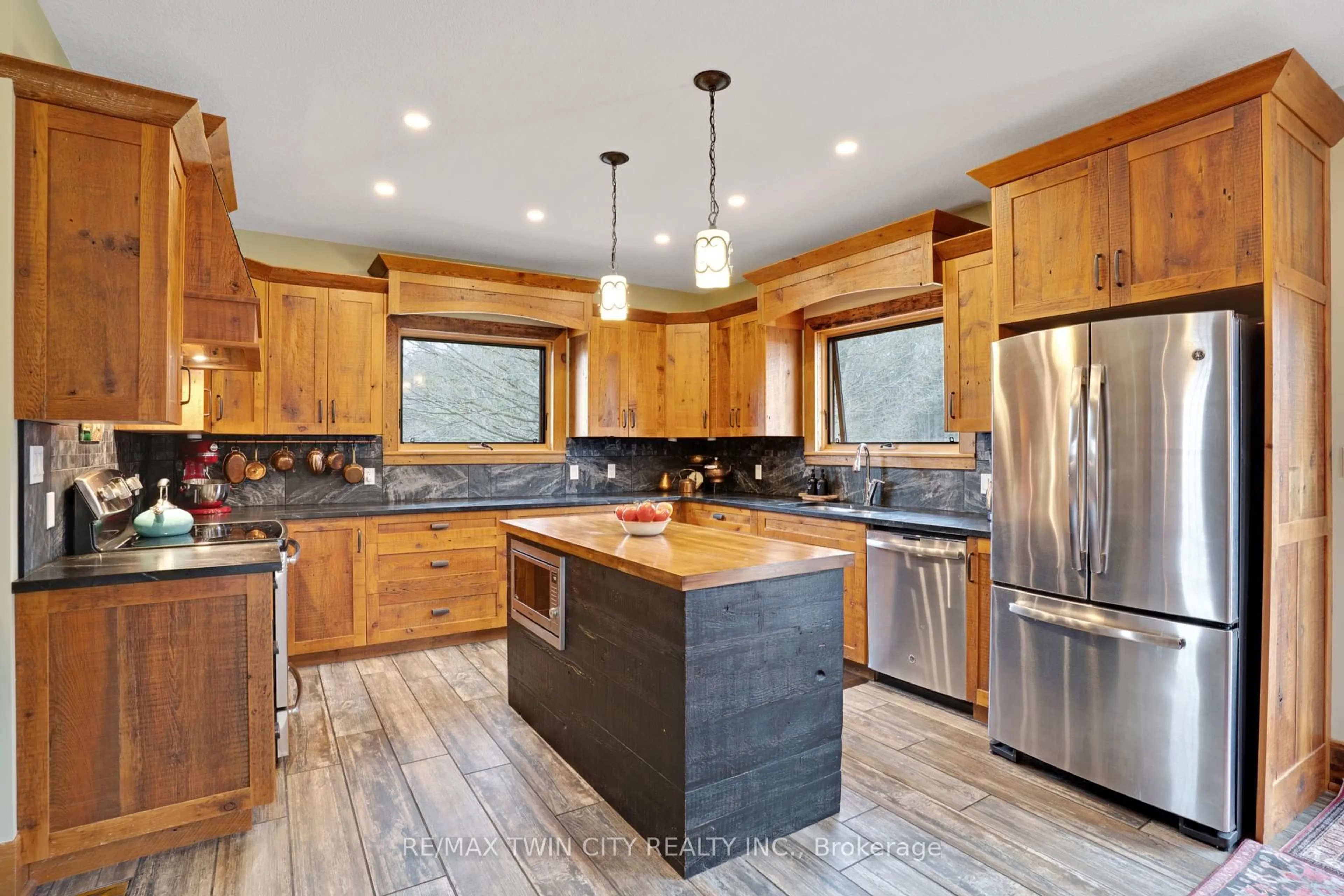 Contemporary kitchen, unknown for 3612 INDIAN Tr, Hamilton Ontario N3T 5M1