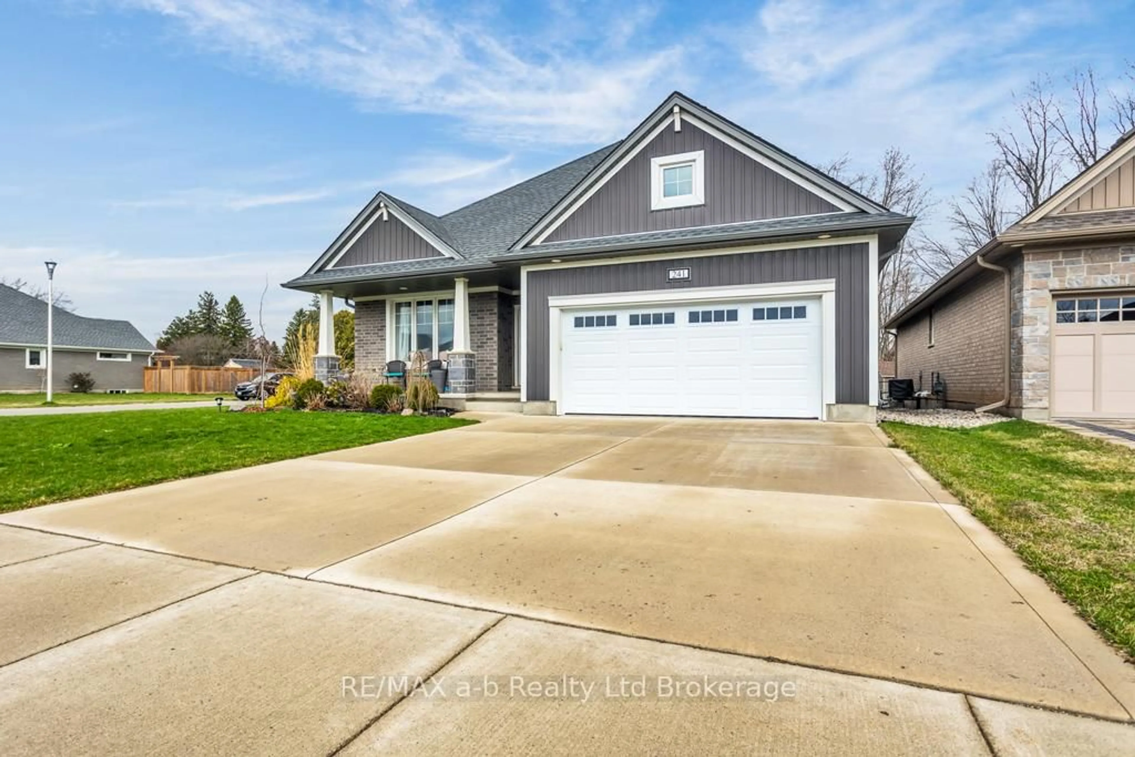 Home with vinyl exterior material, water/lake/river/ocean view for 241 Wilson Ave, Tillsonburg Ontario N4G 0H4