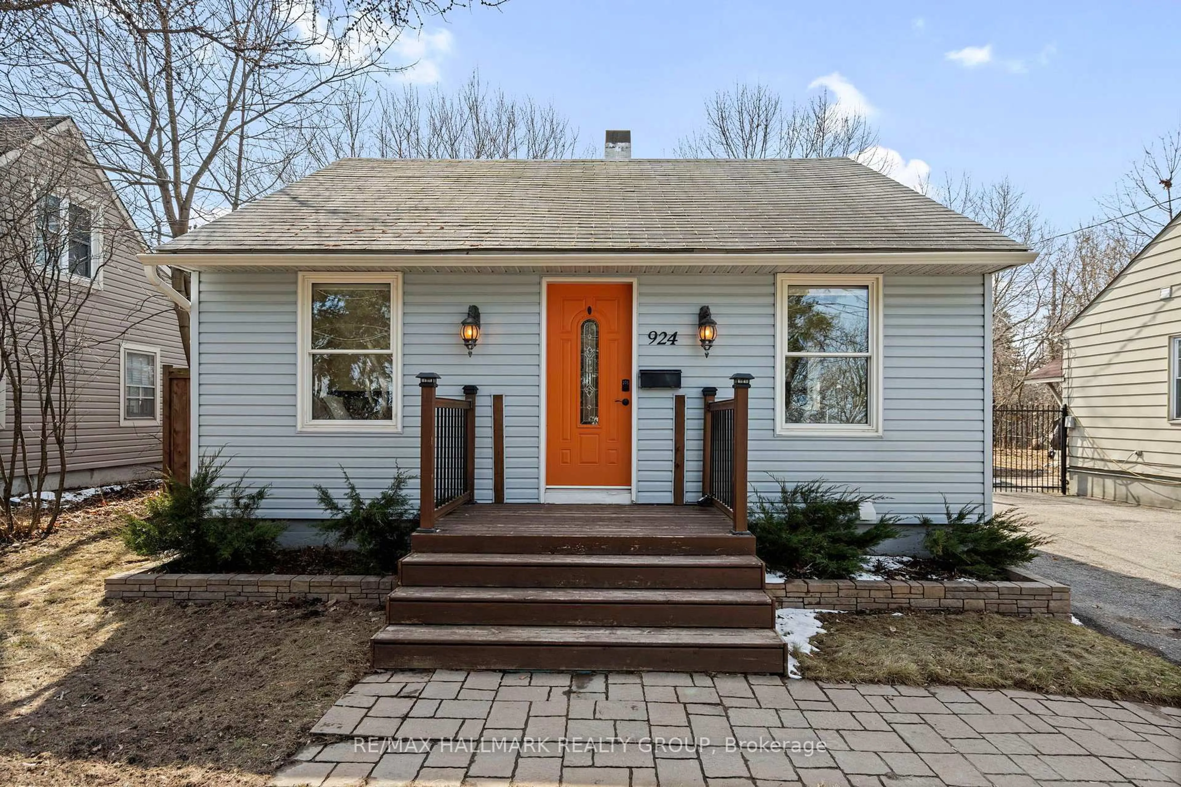 Home with brick exterior material, street for 924 Fisher Ave, Ottawa Ontario K1Z 6P4