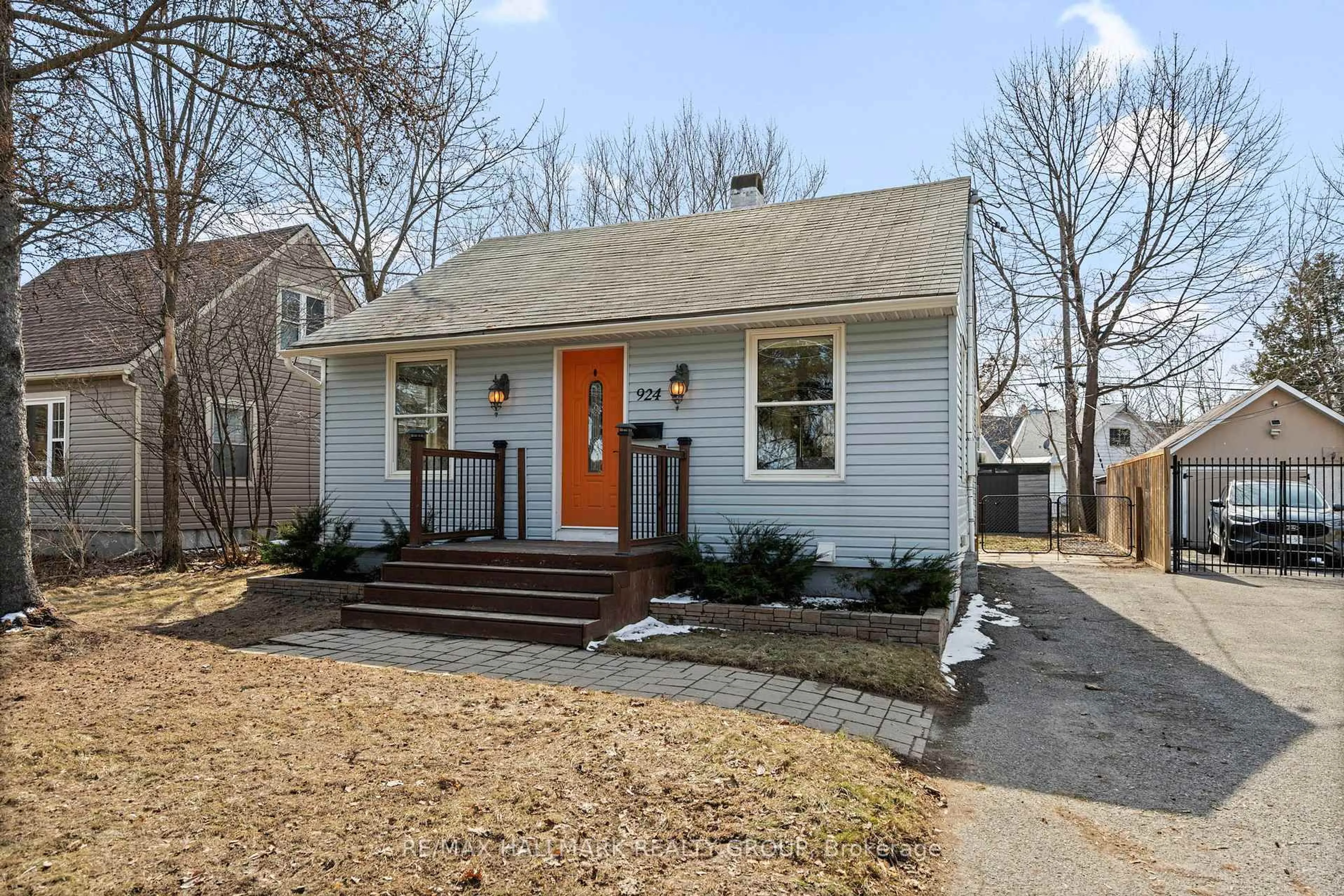 Unknown for 924 Fisher Ave, Ottawa Ontario K1Z 6P4