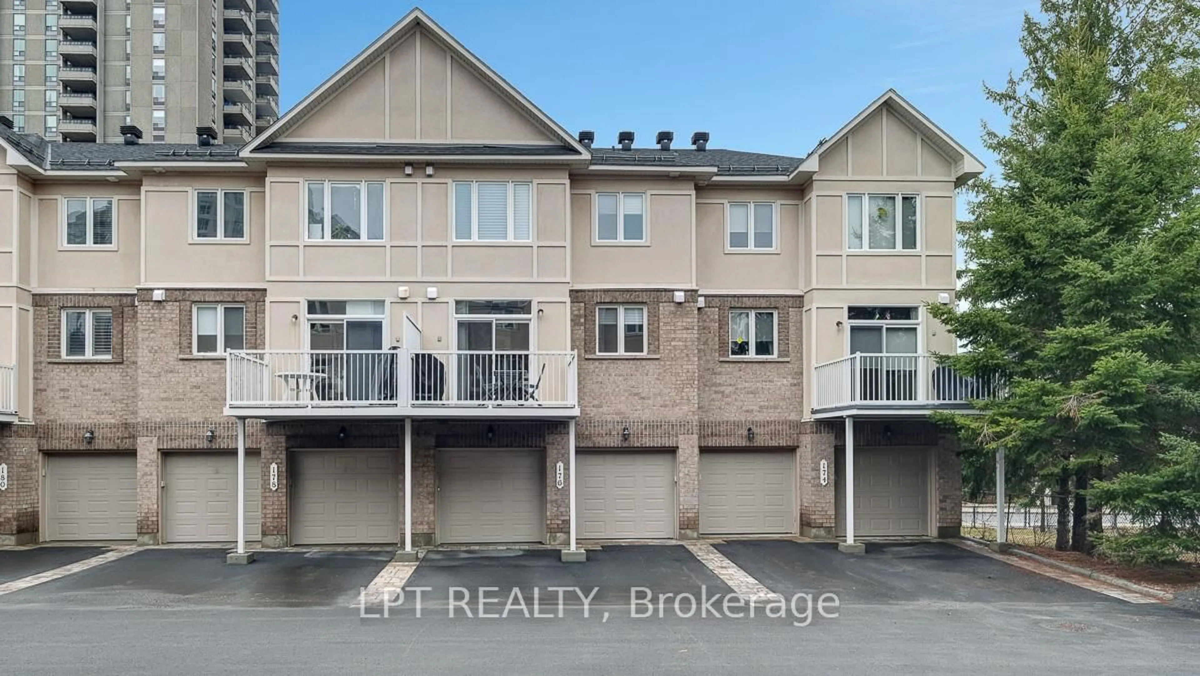 Unknown for 176 Lanark Ave, Ottawa Ontario K1Z 1E5