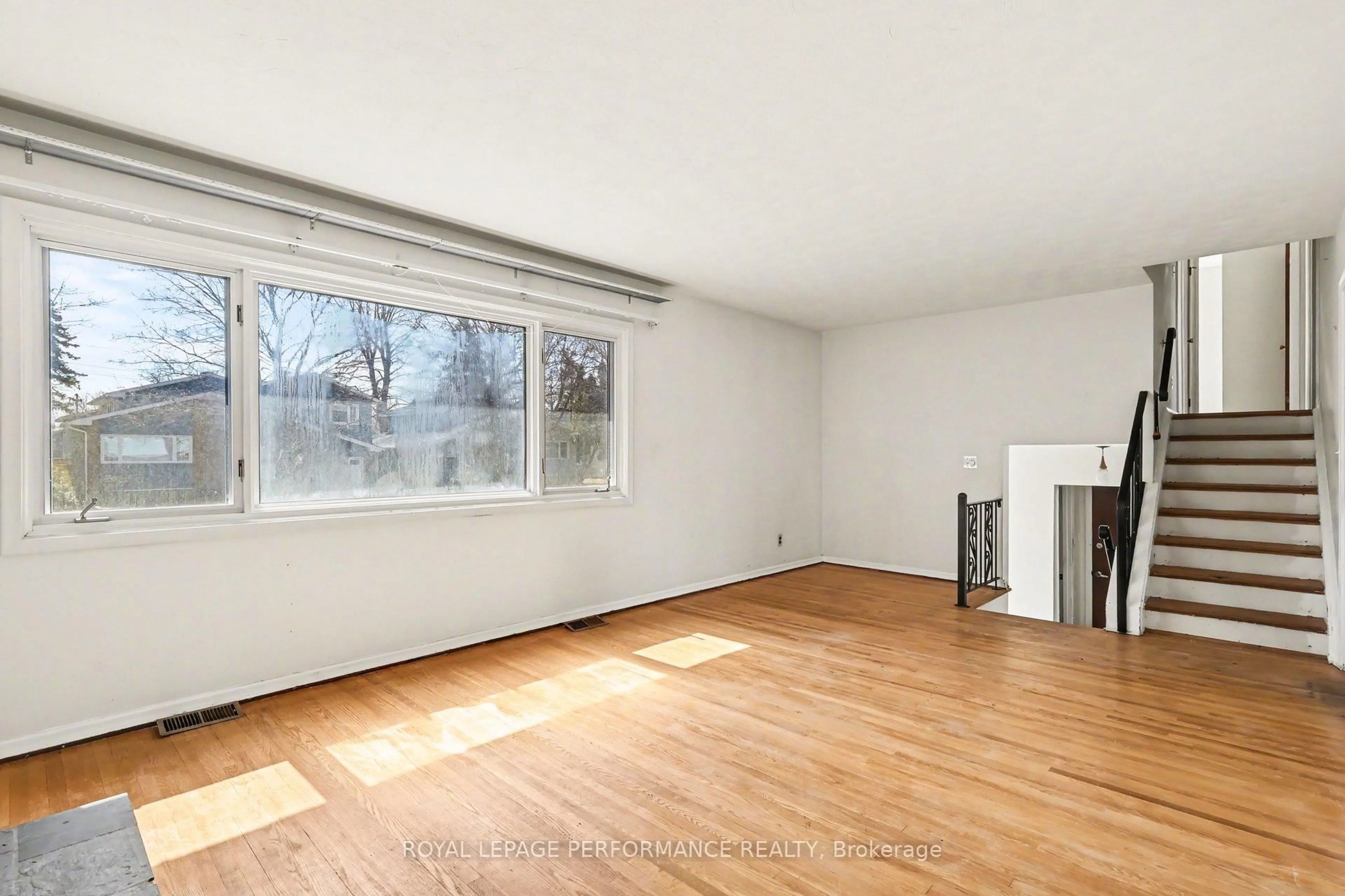 A pic of a room for 767 Cross Ave, Ottawa Ontario K1G 3C9