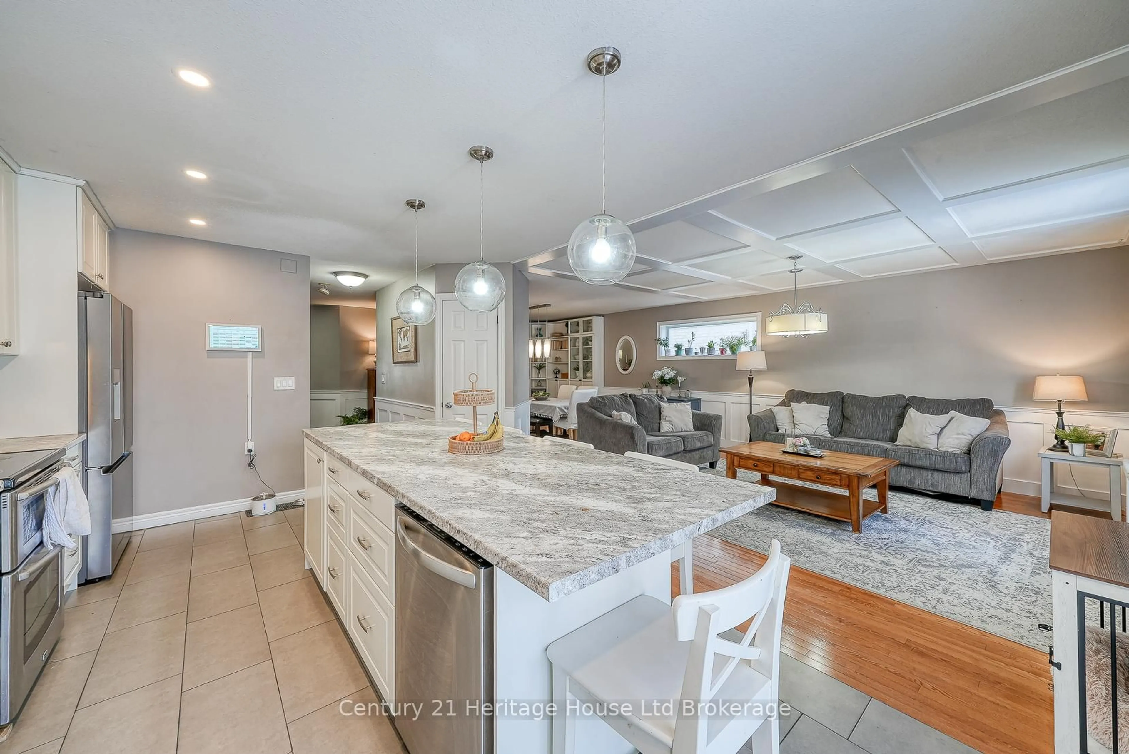 Open concept kitchen, ceramic/tile floor for 18 Potters Way, Woodstock Ontario N4S 8Z5