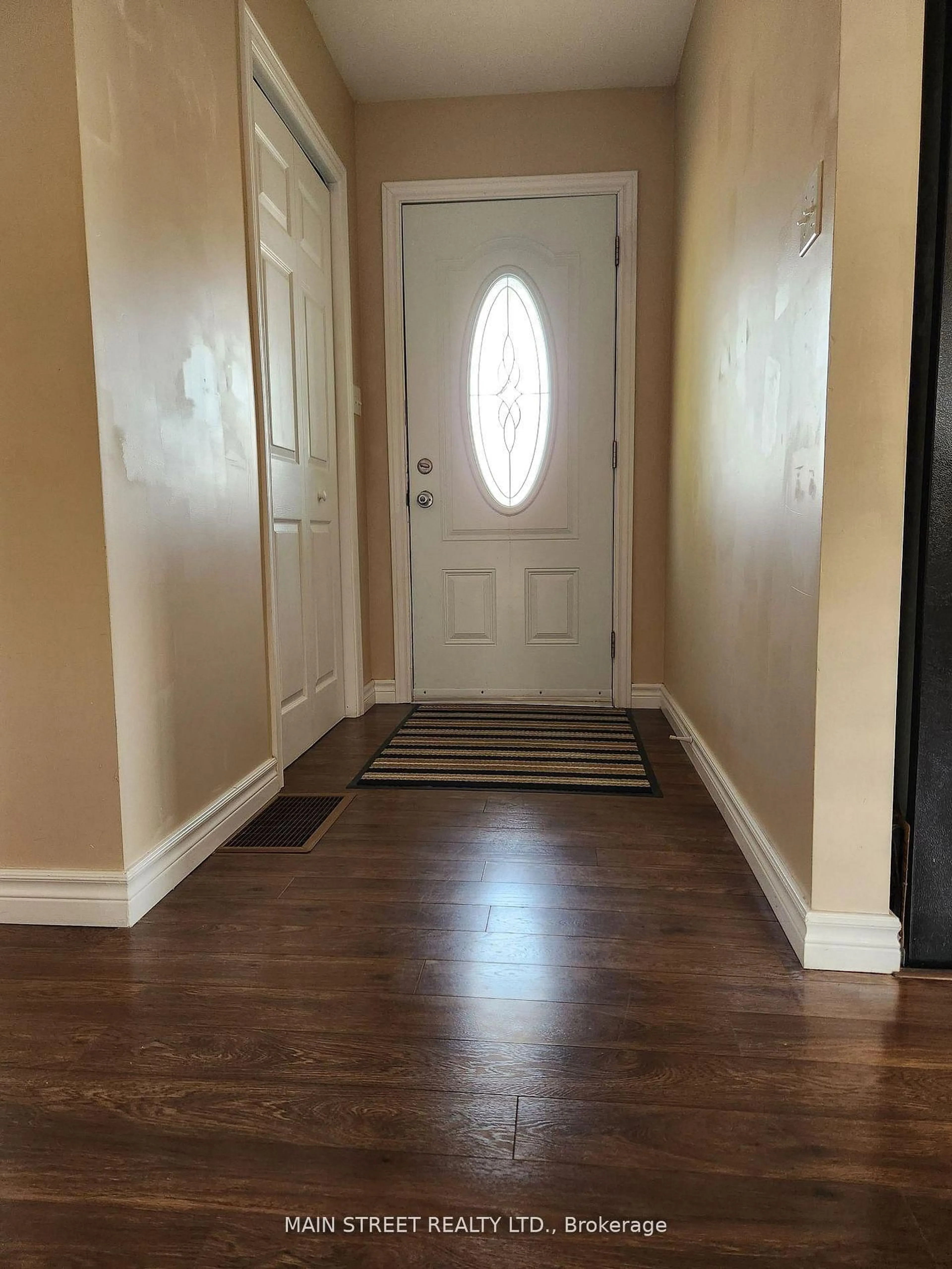Indoor entryway for 28 Prince Of Wales Dr, Belleville Ontario K8P 2T7