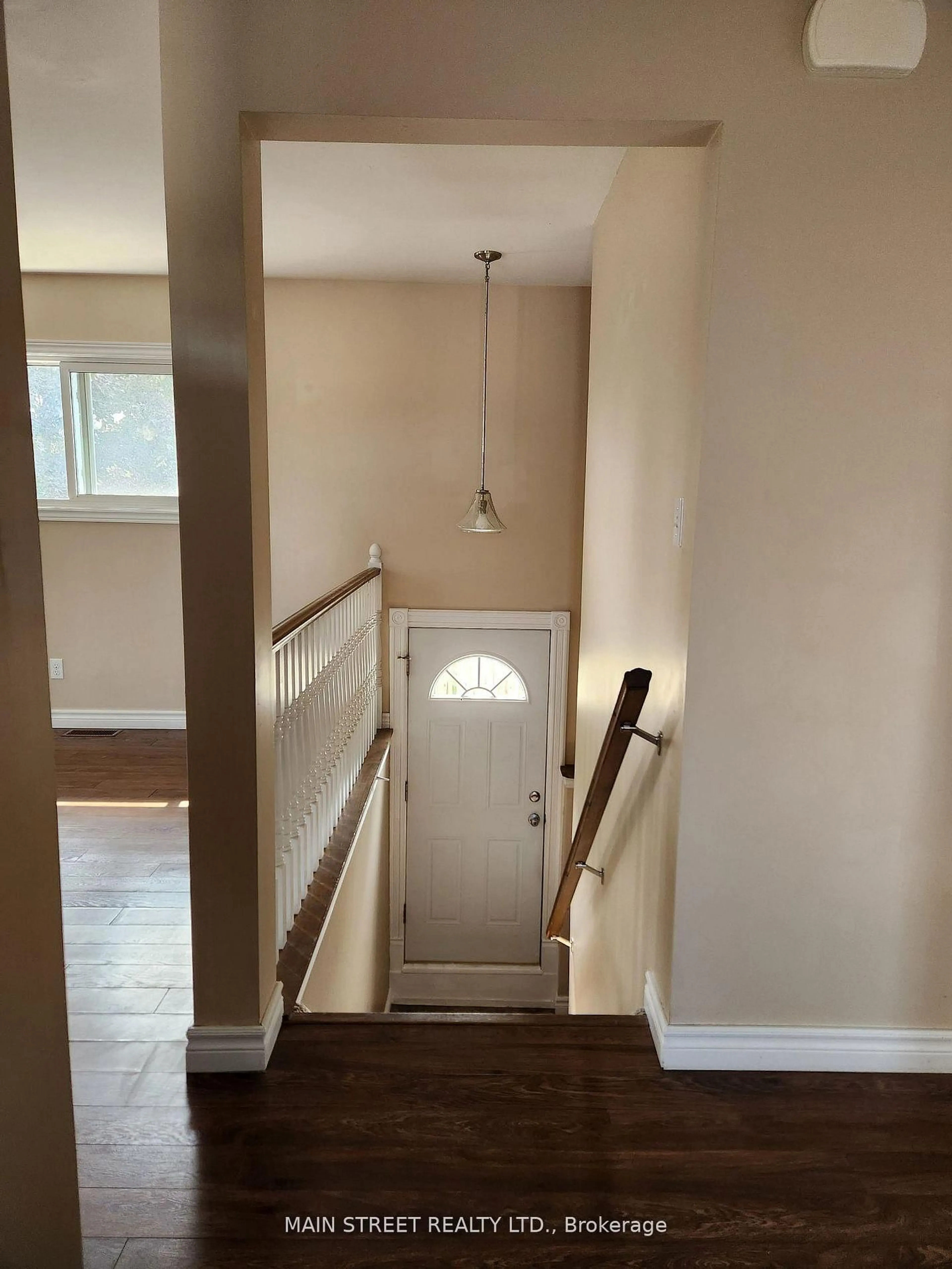 Indoor entryway for 28 Prince Of Wales Dr, Belleville Ontario K8P 2T7
