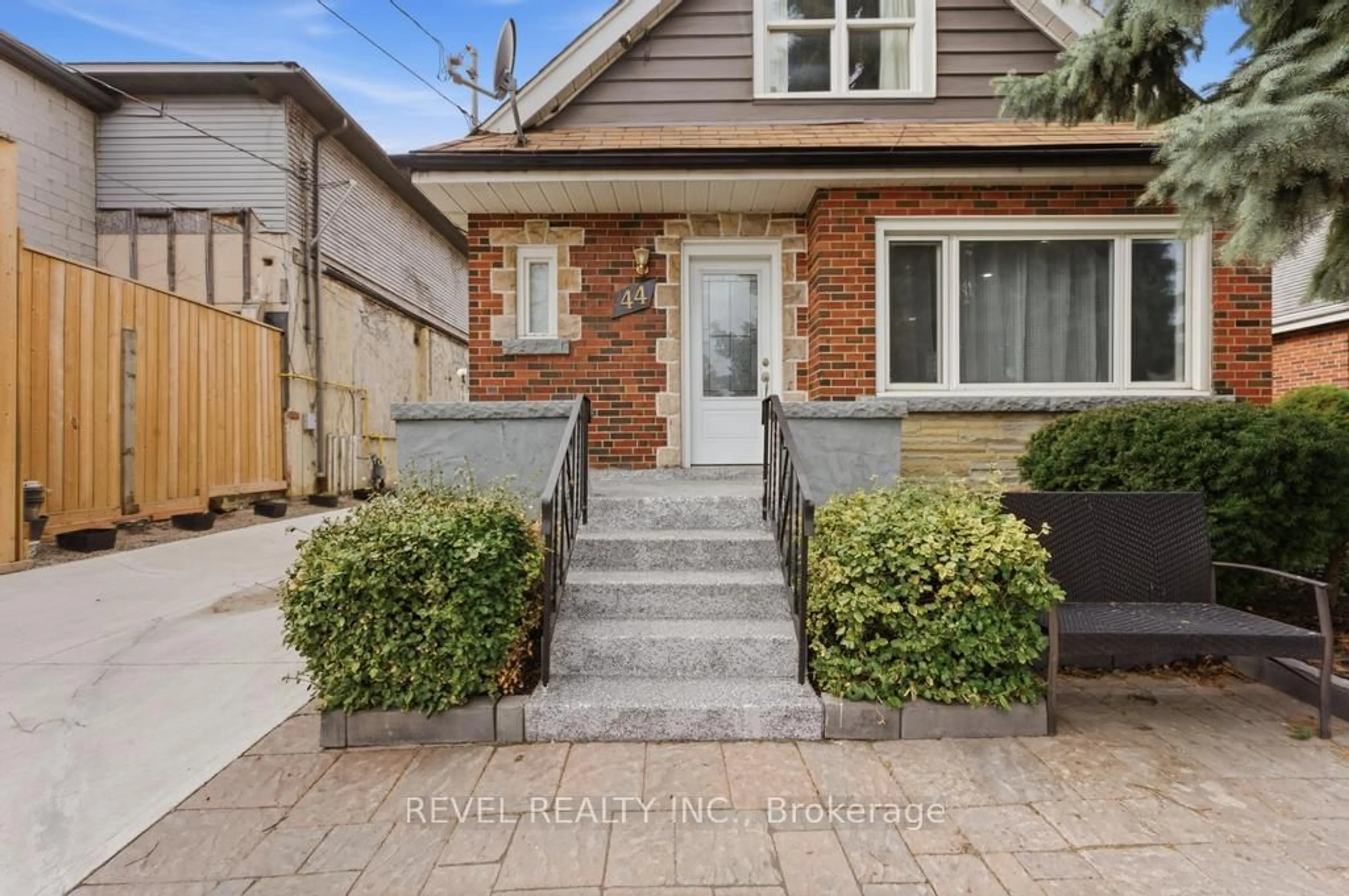 Home with brick exterior material, street for 44 Jefferson Ave, Hamilton Ontario L8H 1A7