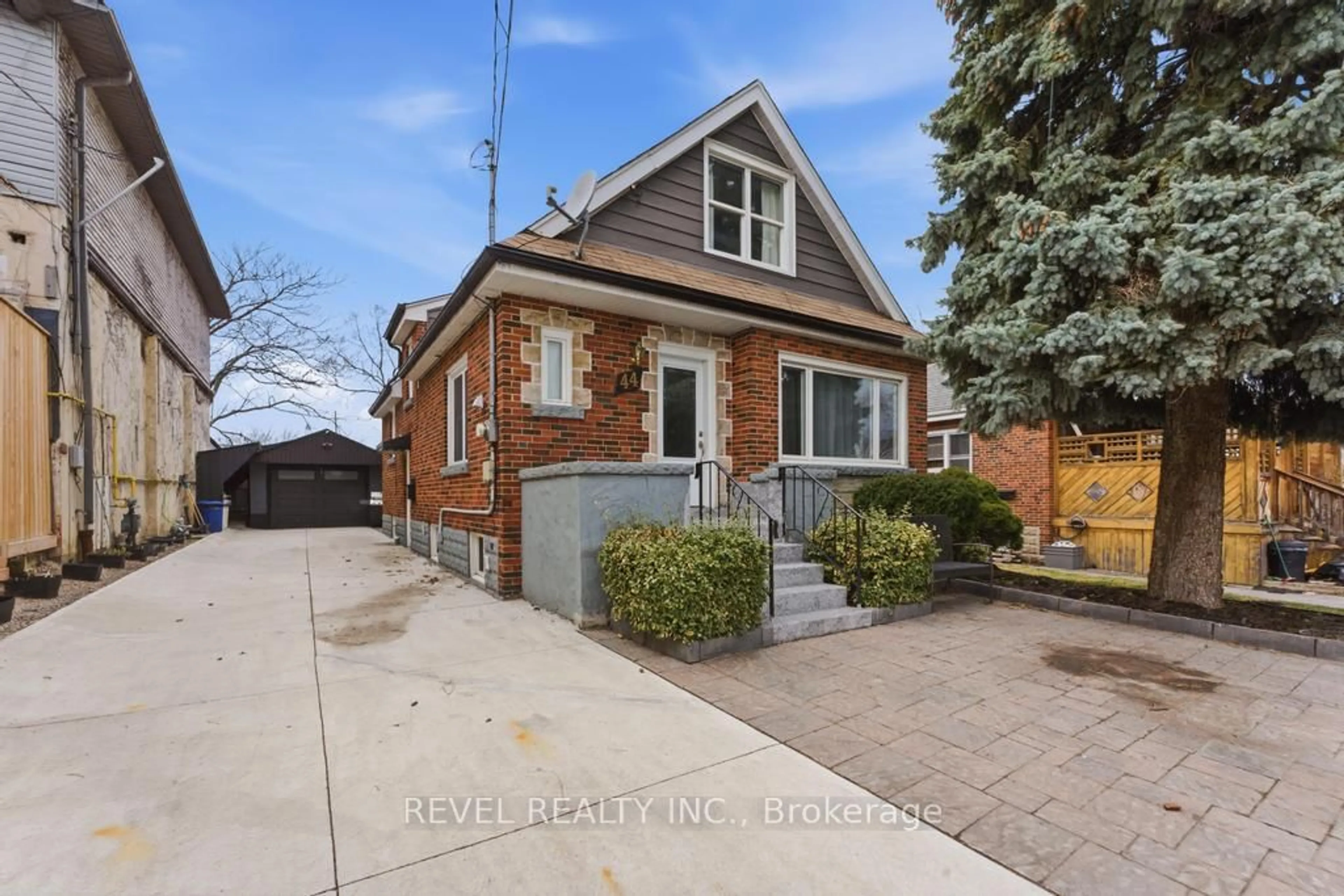 Home with brick exterior material, street for 44 Jefferson Ave, Hamilton Ontario L8H 1A7