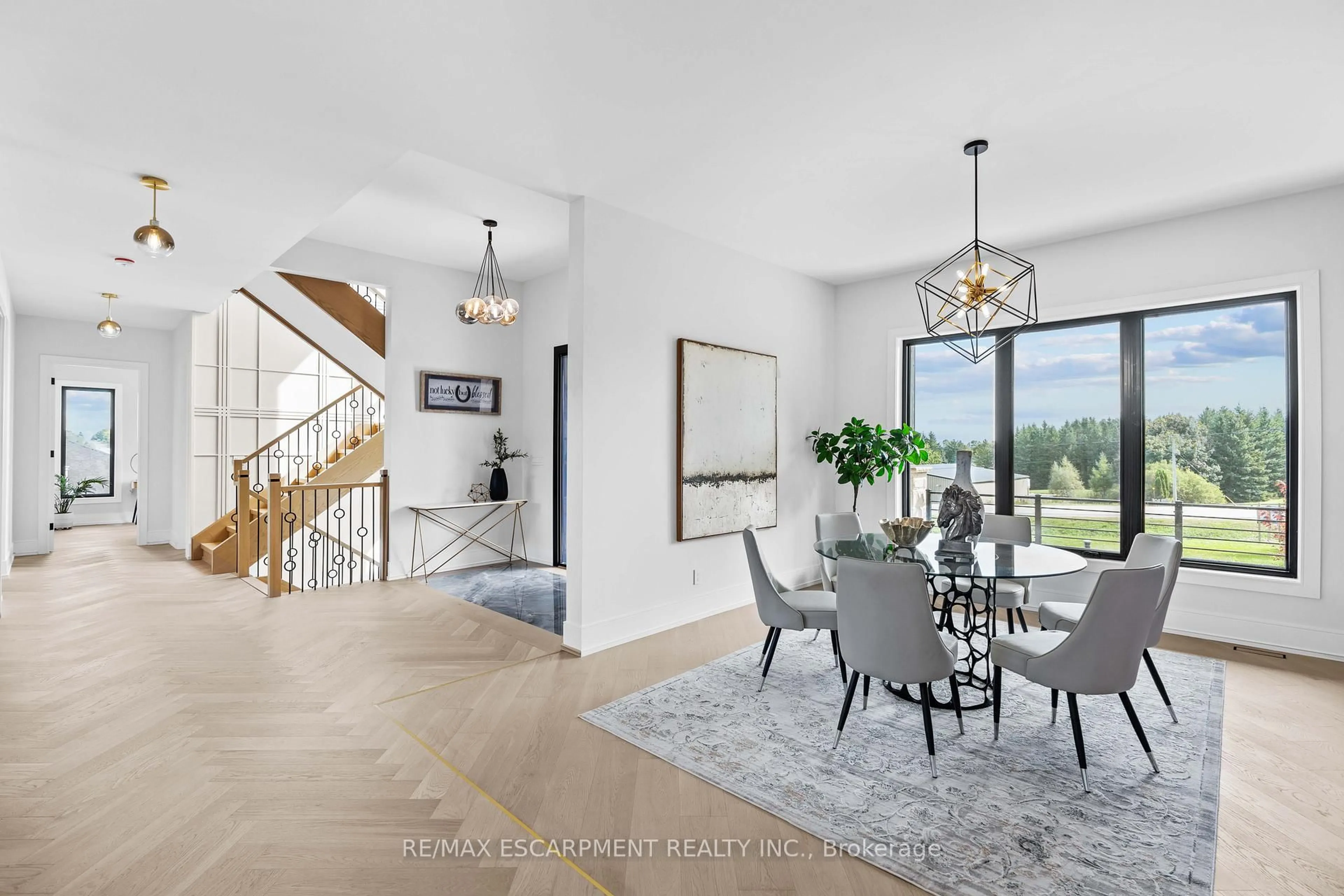 Dining room, ceramic/tile floor for 8920 Wellington Rd 124, Erin Ontario N1H 6H7
