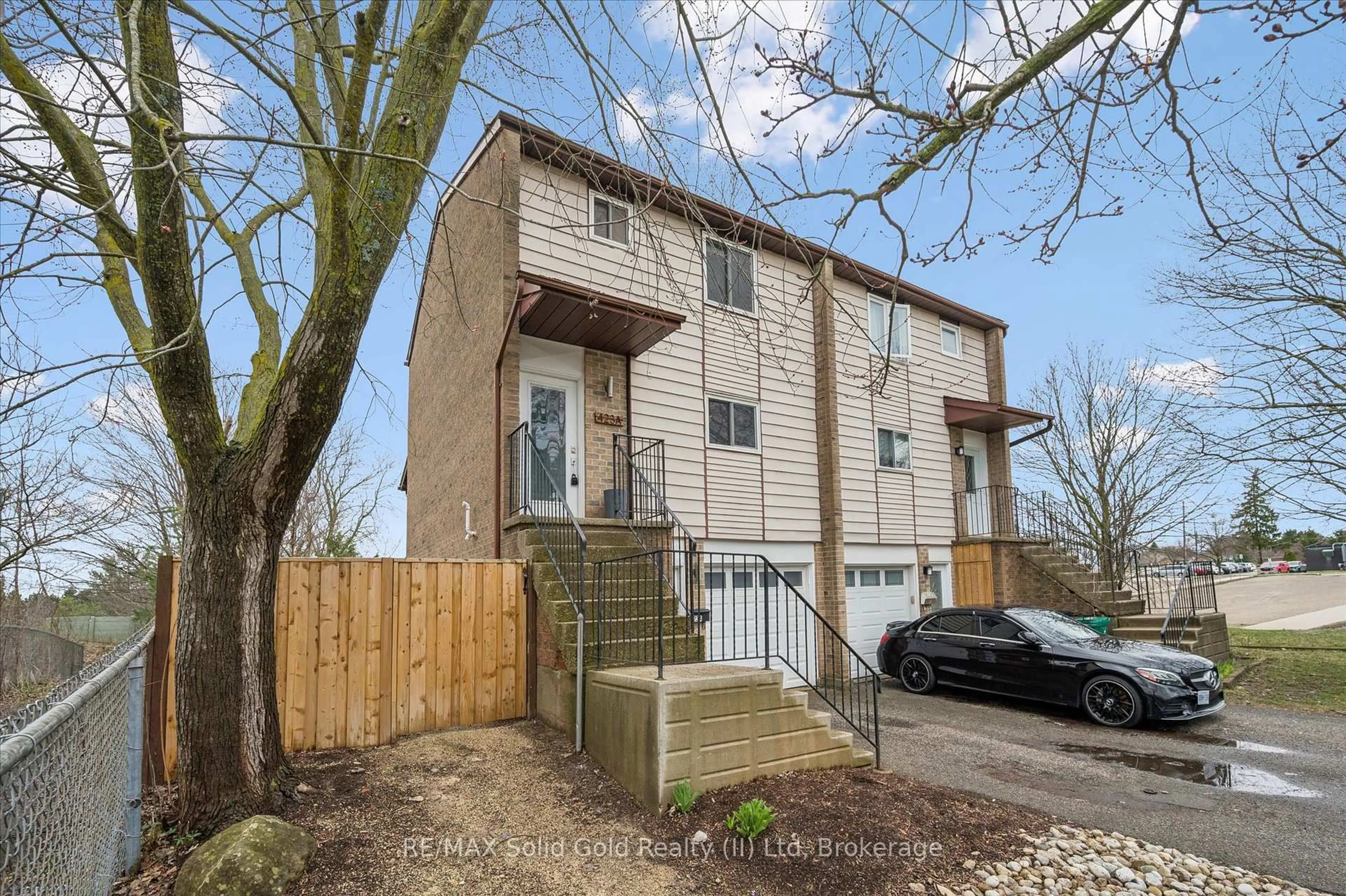 A pic from outside/outdoor area/front of a property/back of a property/a pic from drone, street for 423 Cadbury Crt #A, Waterloo Ontario N2K 3G7