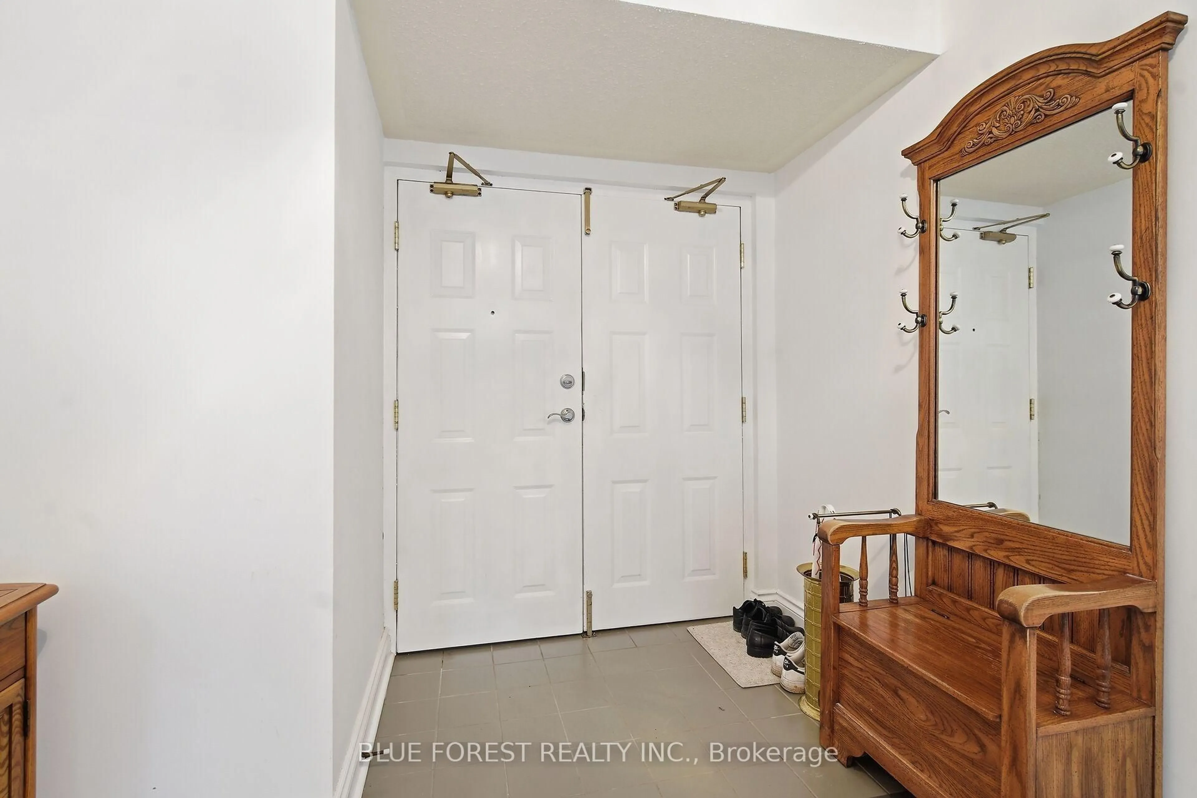 Indoor entryway for 7 Picton St #501, London East Ontario N6A 3P8