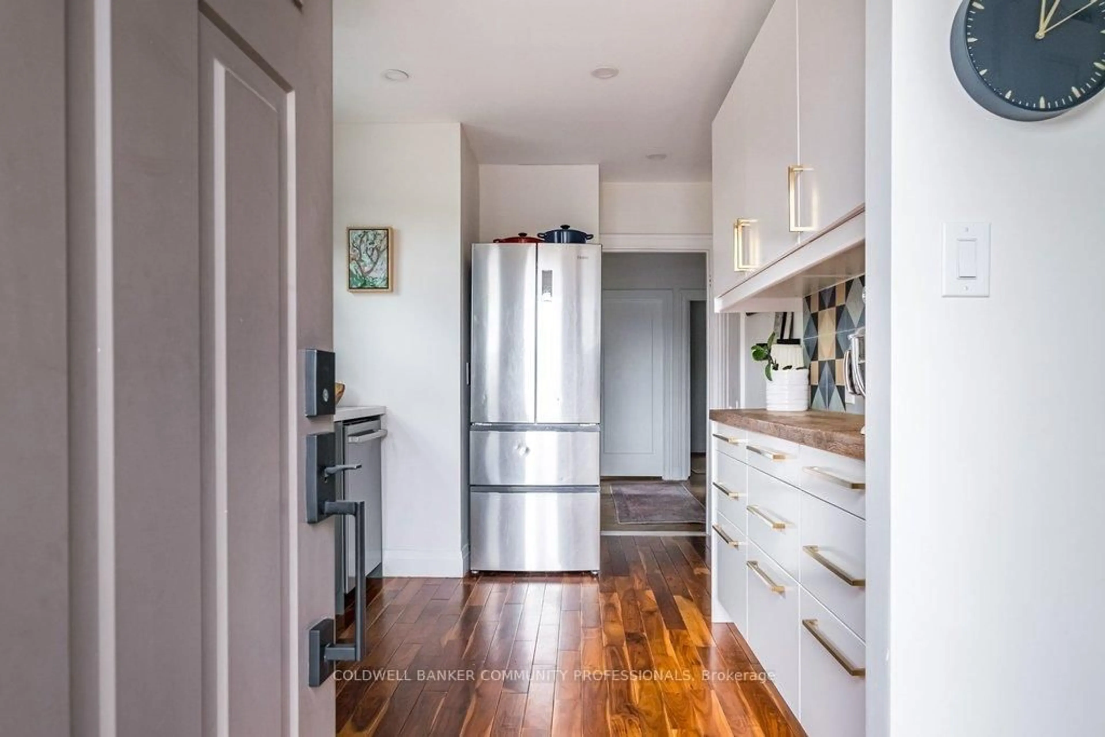 Contemporary kitchen, unknown for 48 Longwood Rd, Hamilton Ontario L8S 1S5