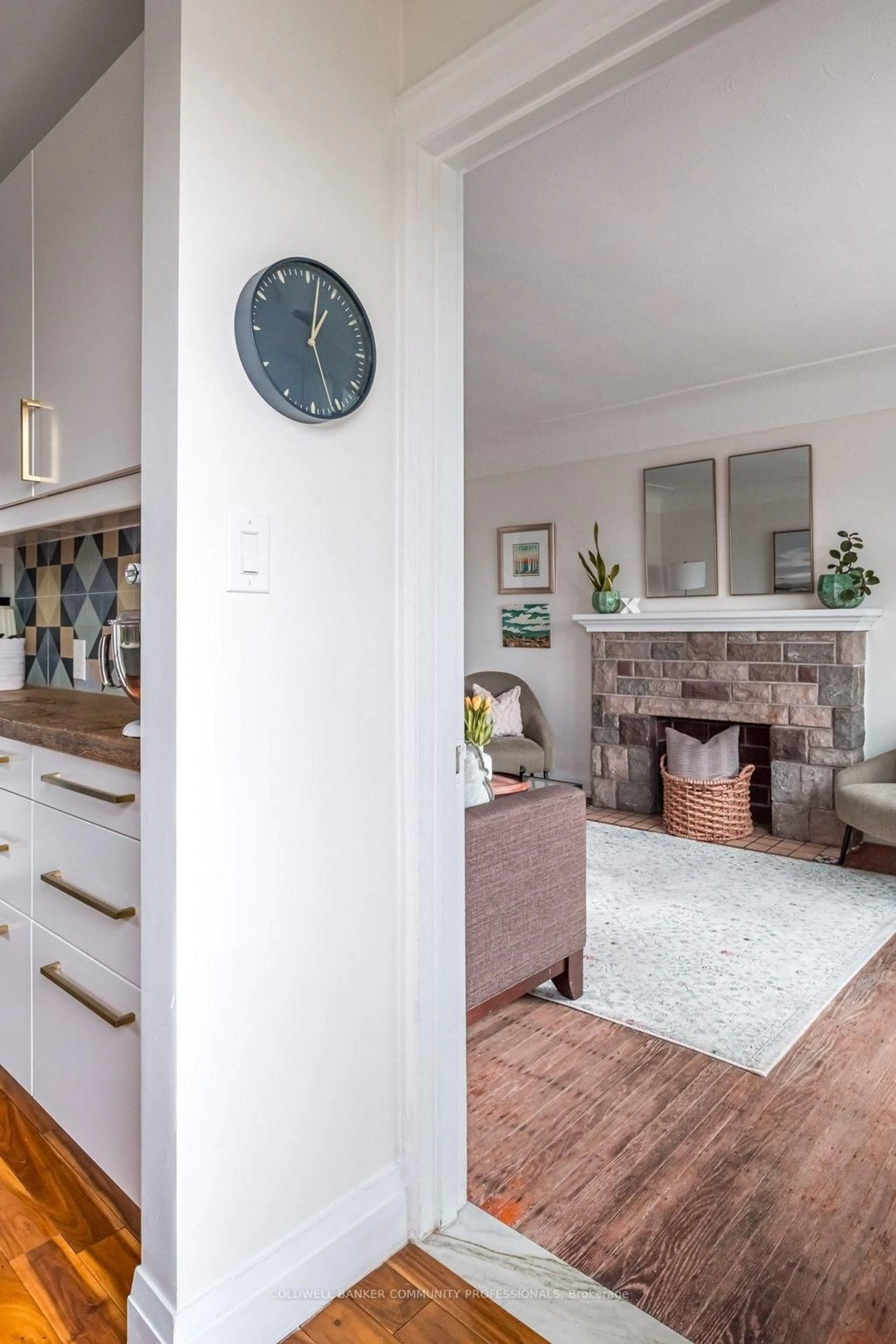 Open concept kitchen, ceramic/tile floor for 48 Longwood Rd, Hamilton Ontario L8S 1S5