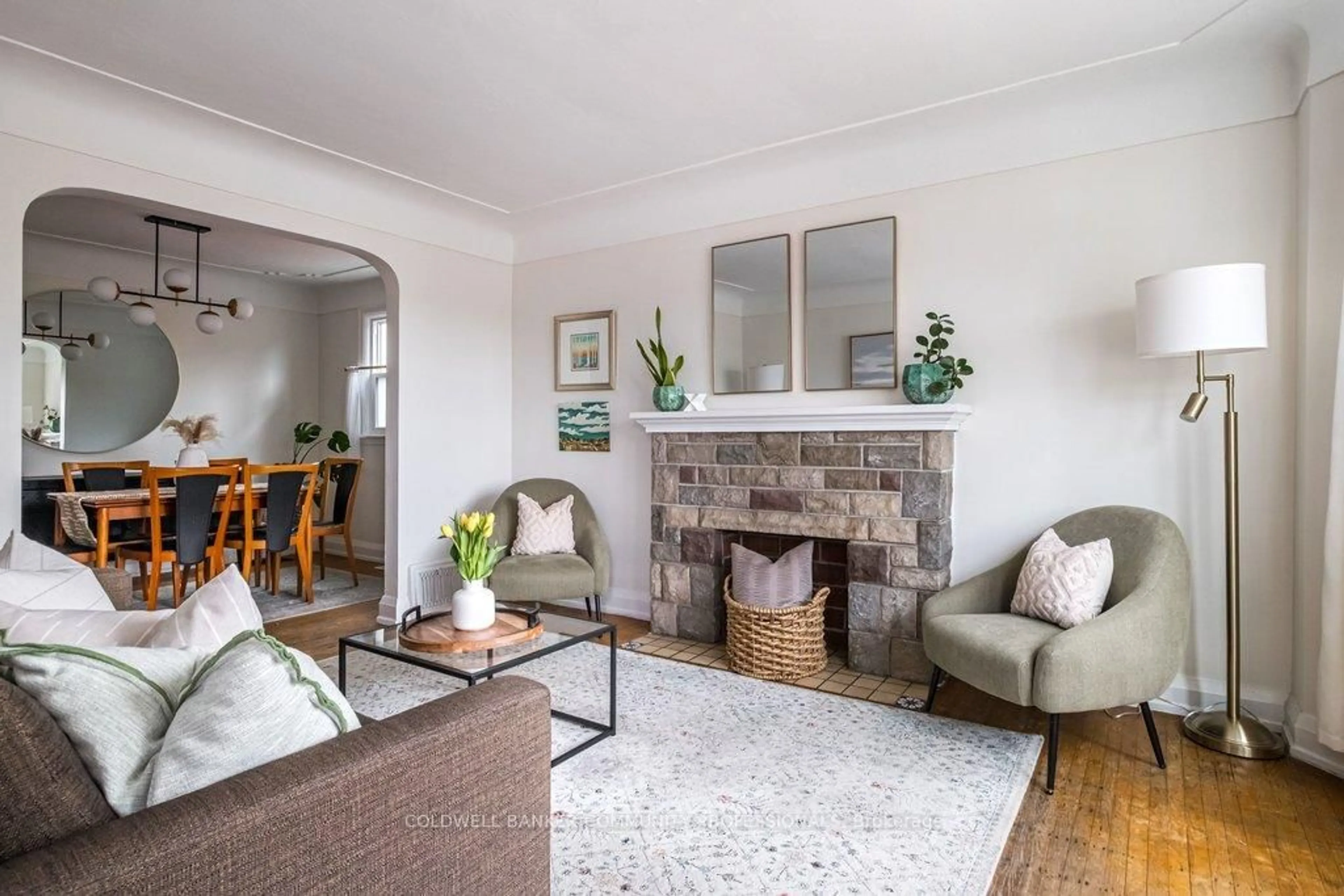 Living room with furniture, unknown for 48 Longwood Rd, Hamilton Ontario L8S 1S5