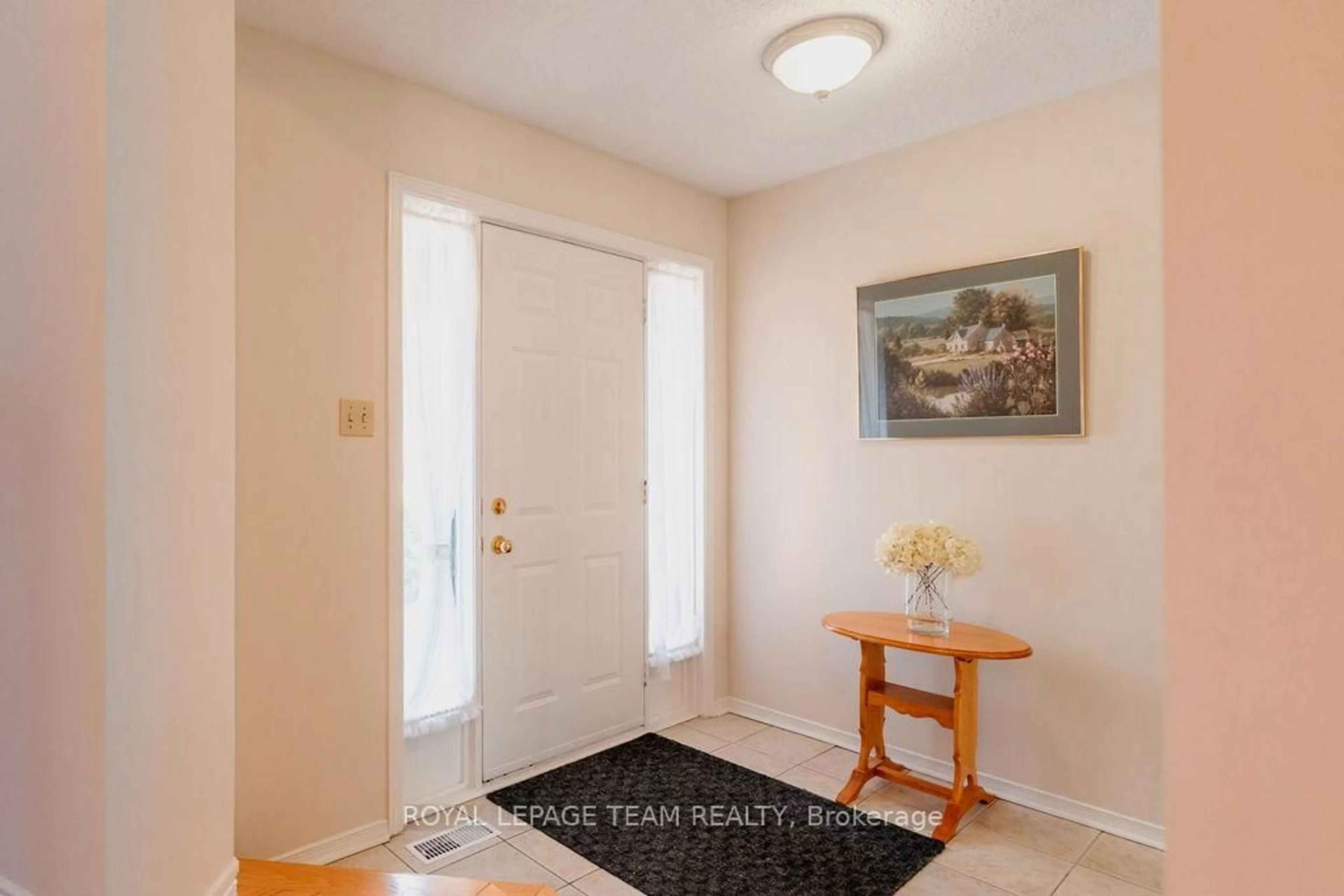 Indoor entryway for 16 Pickwick Dr, Ottawa Ontario K2J 3G1