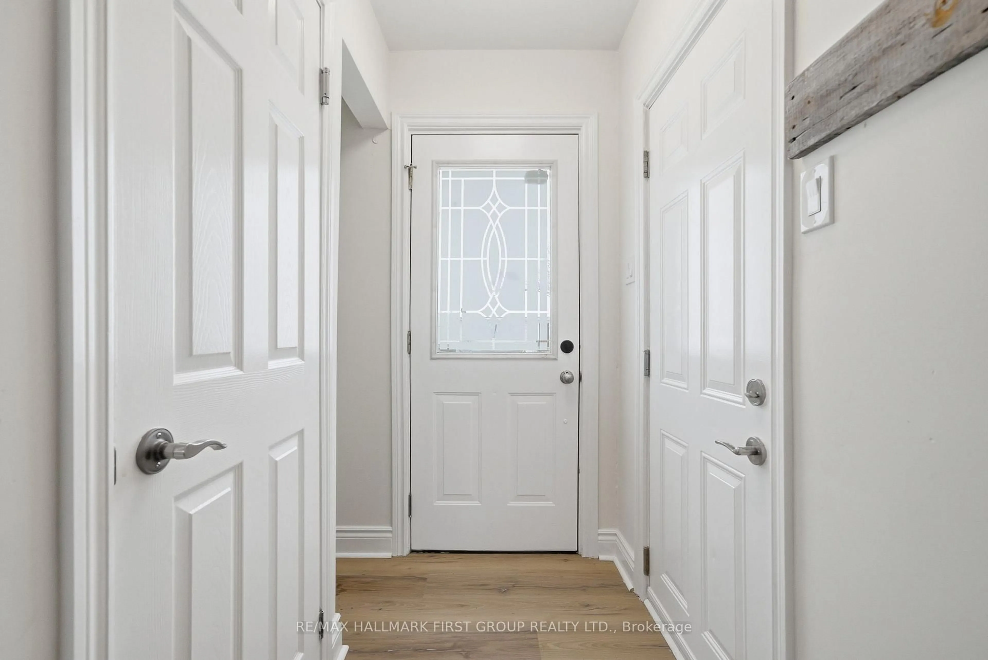 Indoor entryway for 16 Sutcliffe Blvd, Quinte West Ontario K8V 3M5