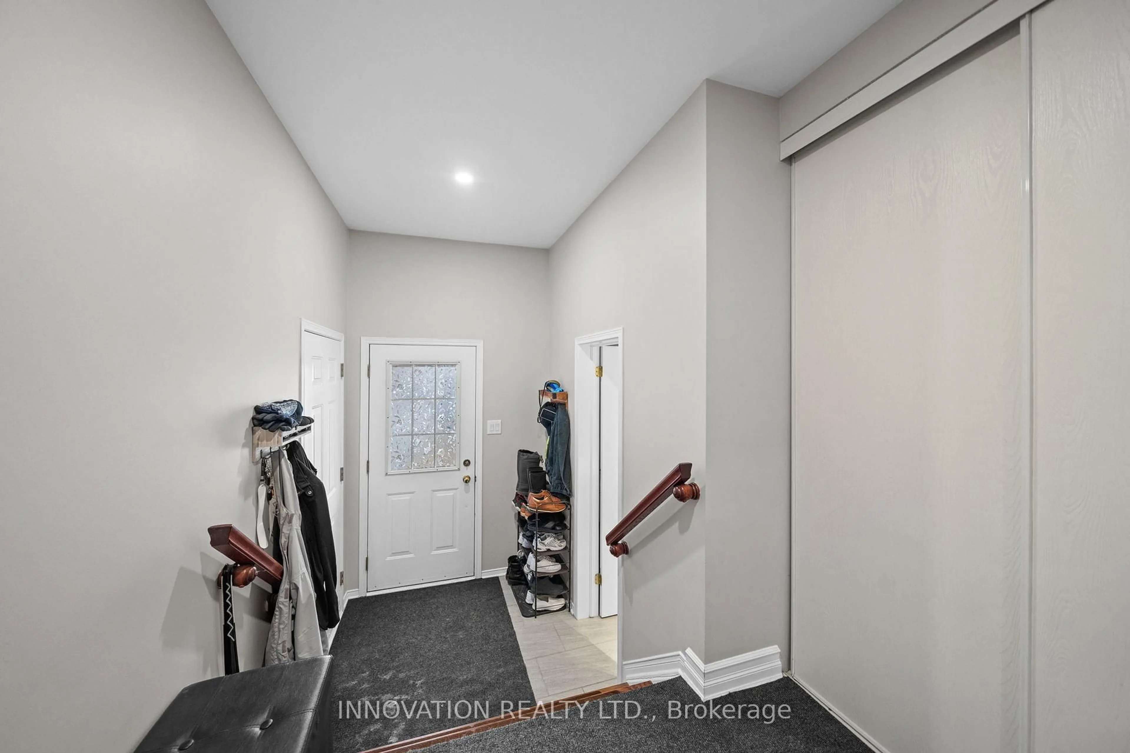 Indoor entryway for 1287 Klondike Rd, Ottawa Ontario K2W 1E2