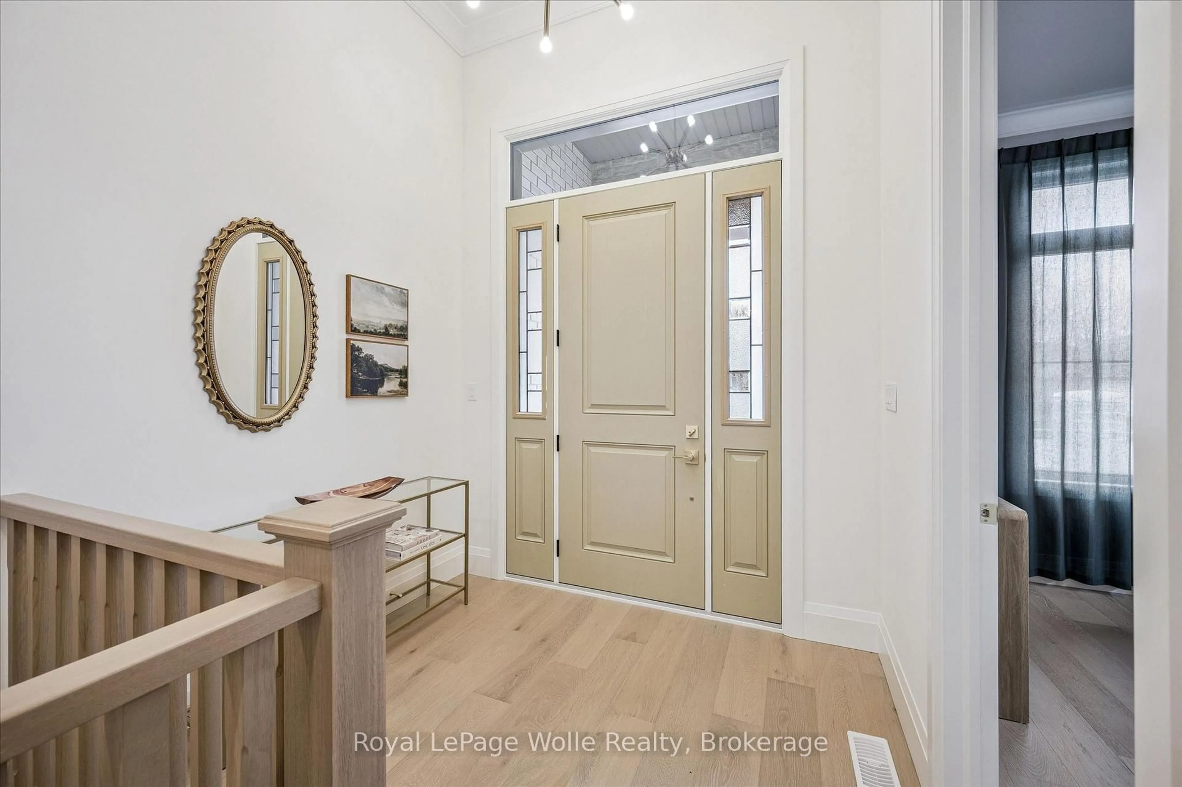 Indoor entryway for 24 David St, Ingersoll Ontario N5C 4E5