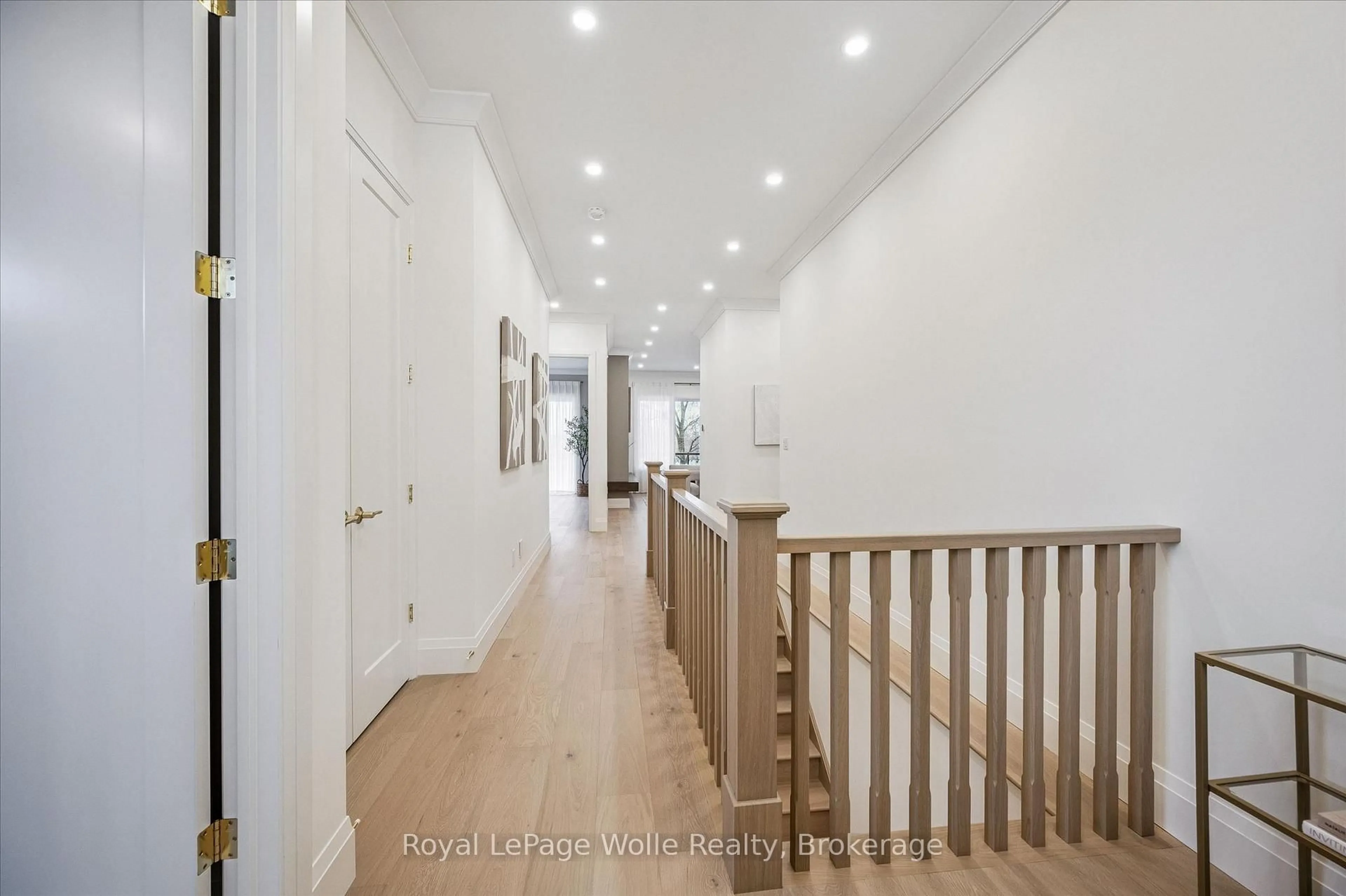 Indoor foyer for 24 David St, Ingersoll Ontario N5C 4E5